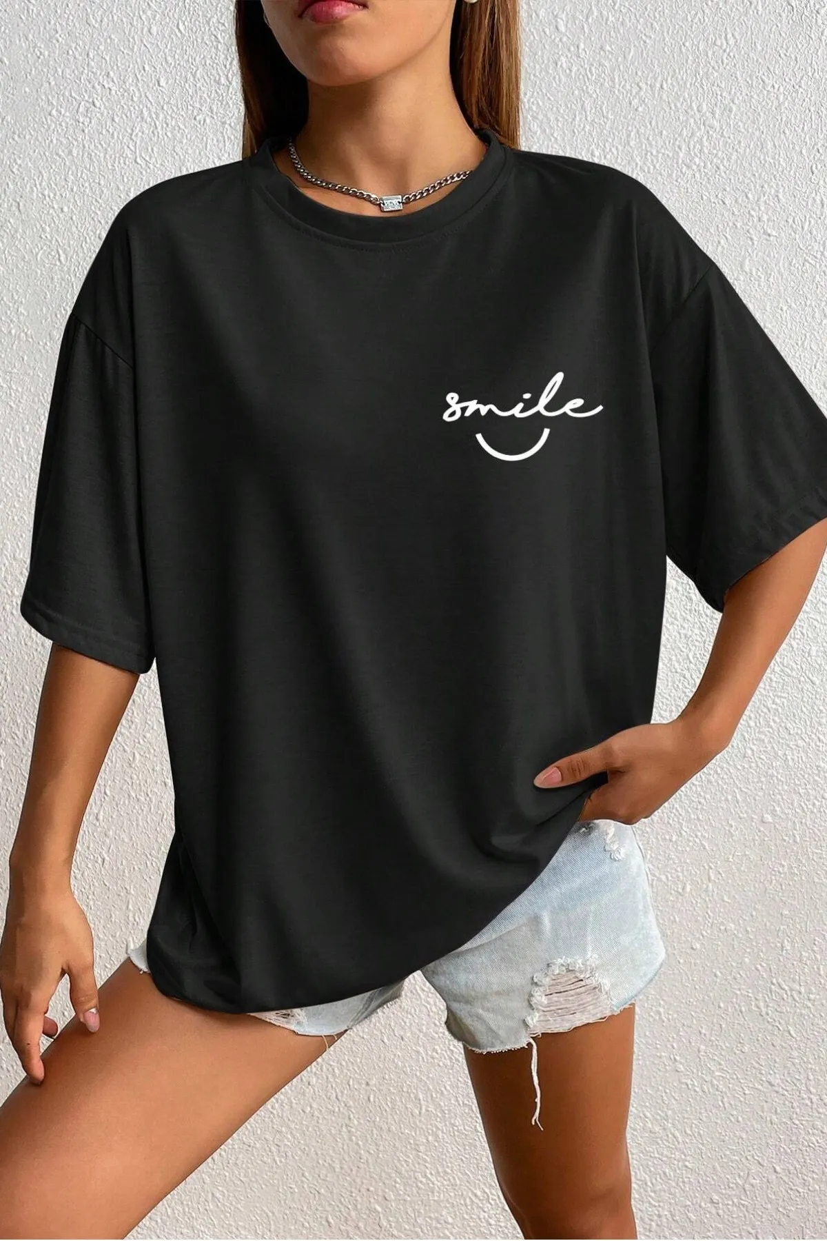 MODAGEN  Schwarzes Oversize-T-Shirt mit Rundhalsausschnitt und Smile-Print für Unisex