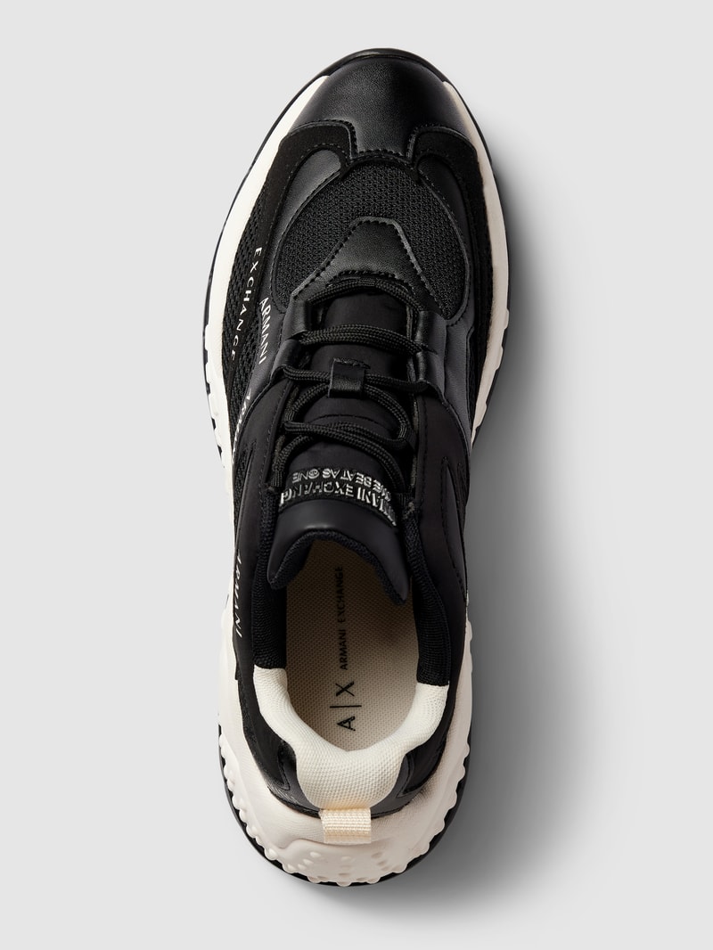 Sneaker mit Label-Details in schwarz