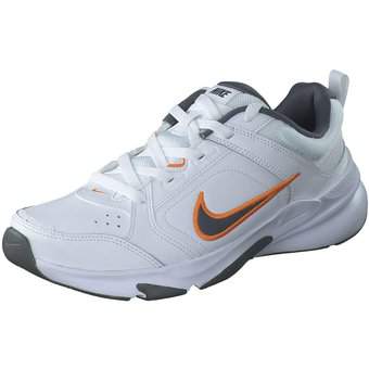 Nike Defy All Day Sneaker in weiß