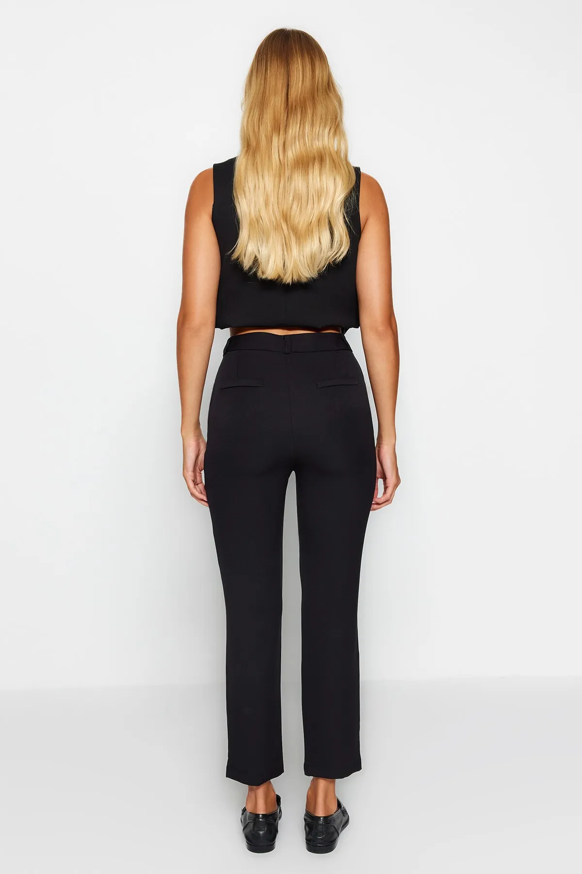 Trendyol Collection  Schwarze, gewebte Basic-Hose mit schmalem Bein und Zigarettenmuster TWOSS19ST0038