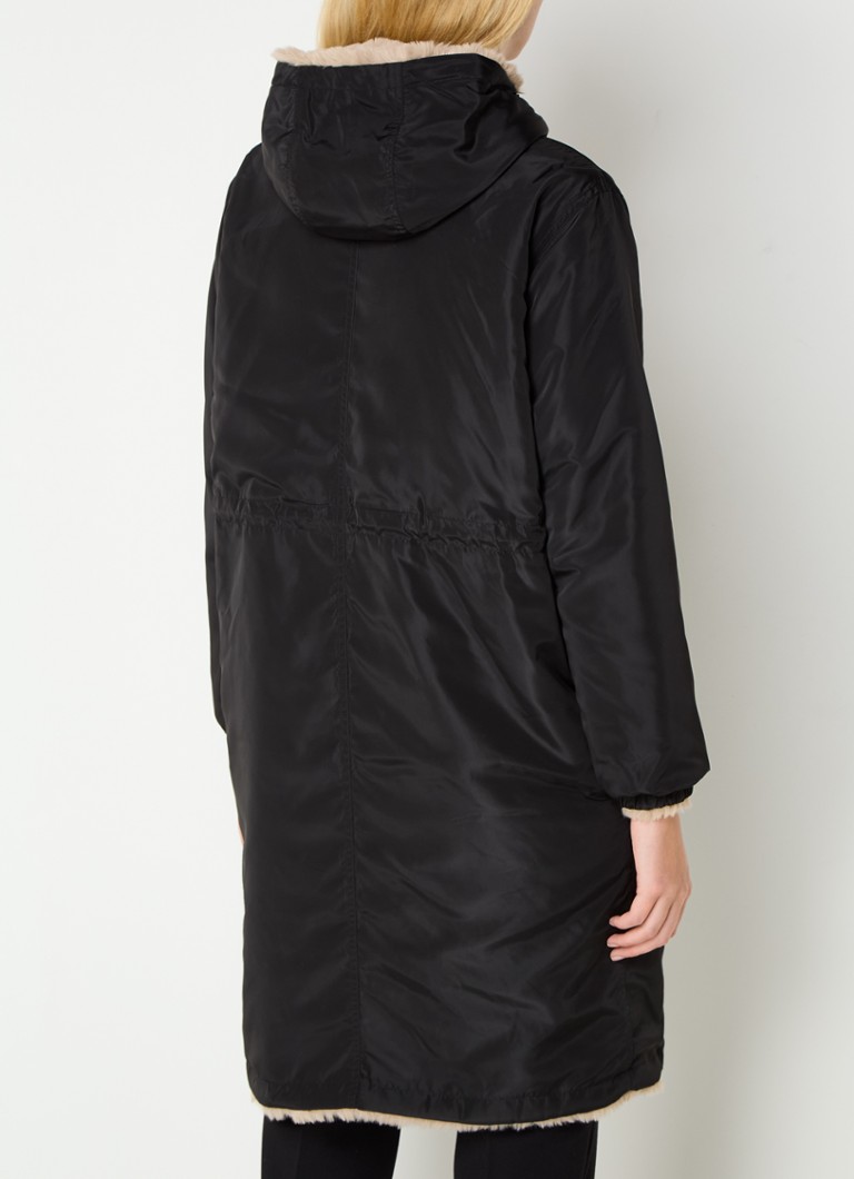 Parka reversibilă cu glugă tivită cu blană artificială, creație Gerard Darel Laure.