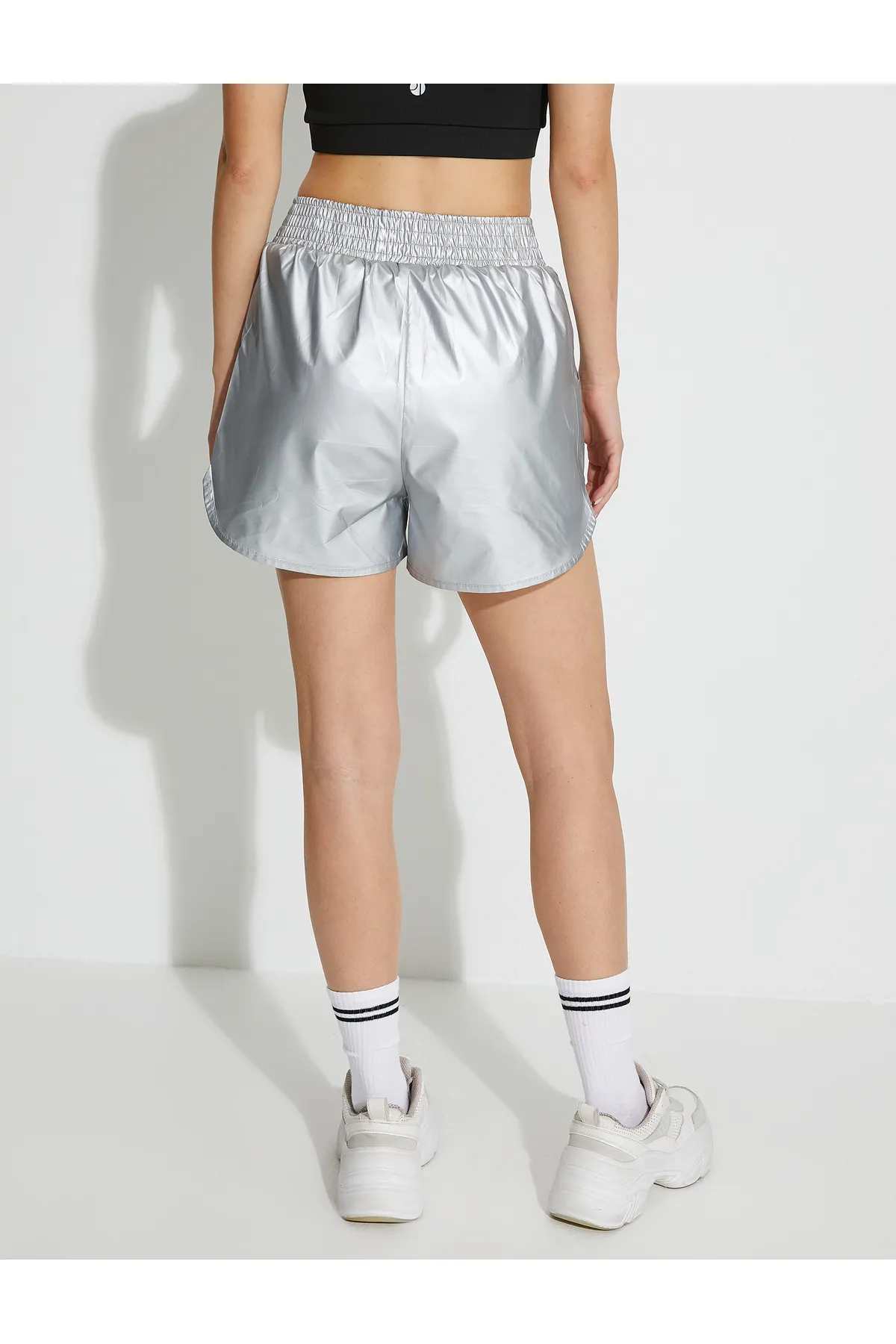 Koton  Strumpfhosen-Shorts, metallisch glänzende Sport-Shorts mit Tasche und wasserabweisenden Eigenschaften