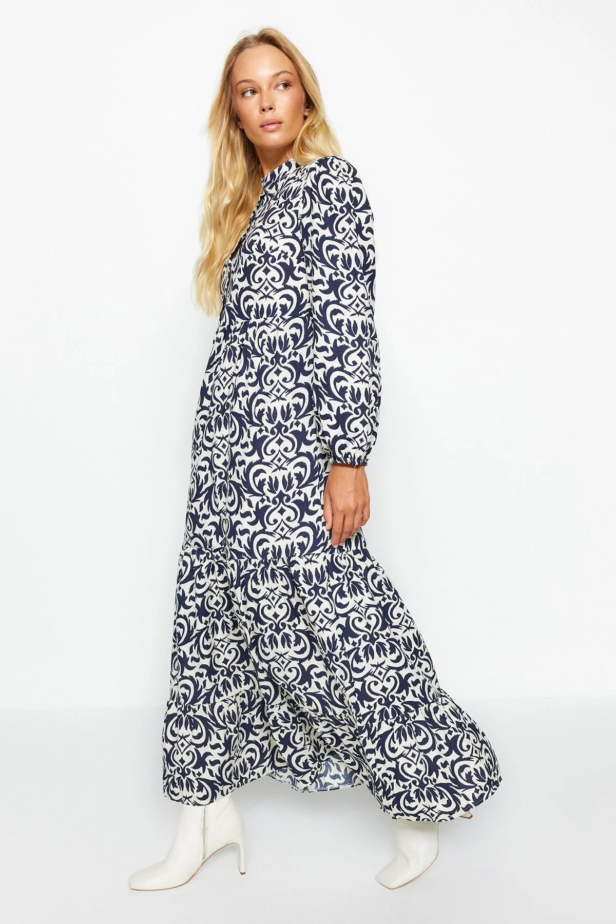 Trendyol Modest  Marineblaues, gemustertes Kleid aus gewebter Baumwolle mit halber Knopfleiste und weiter Passform TCTSS23EB00222