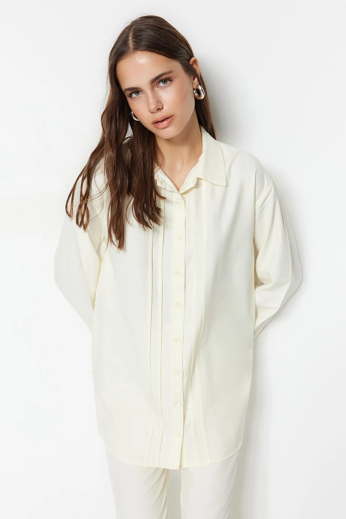 Trendyol Modest  Pastellgelbes Hemd-Hosen-Set aus gewebter Baumwolle mit Paspelierung, TCTSS23US00089