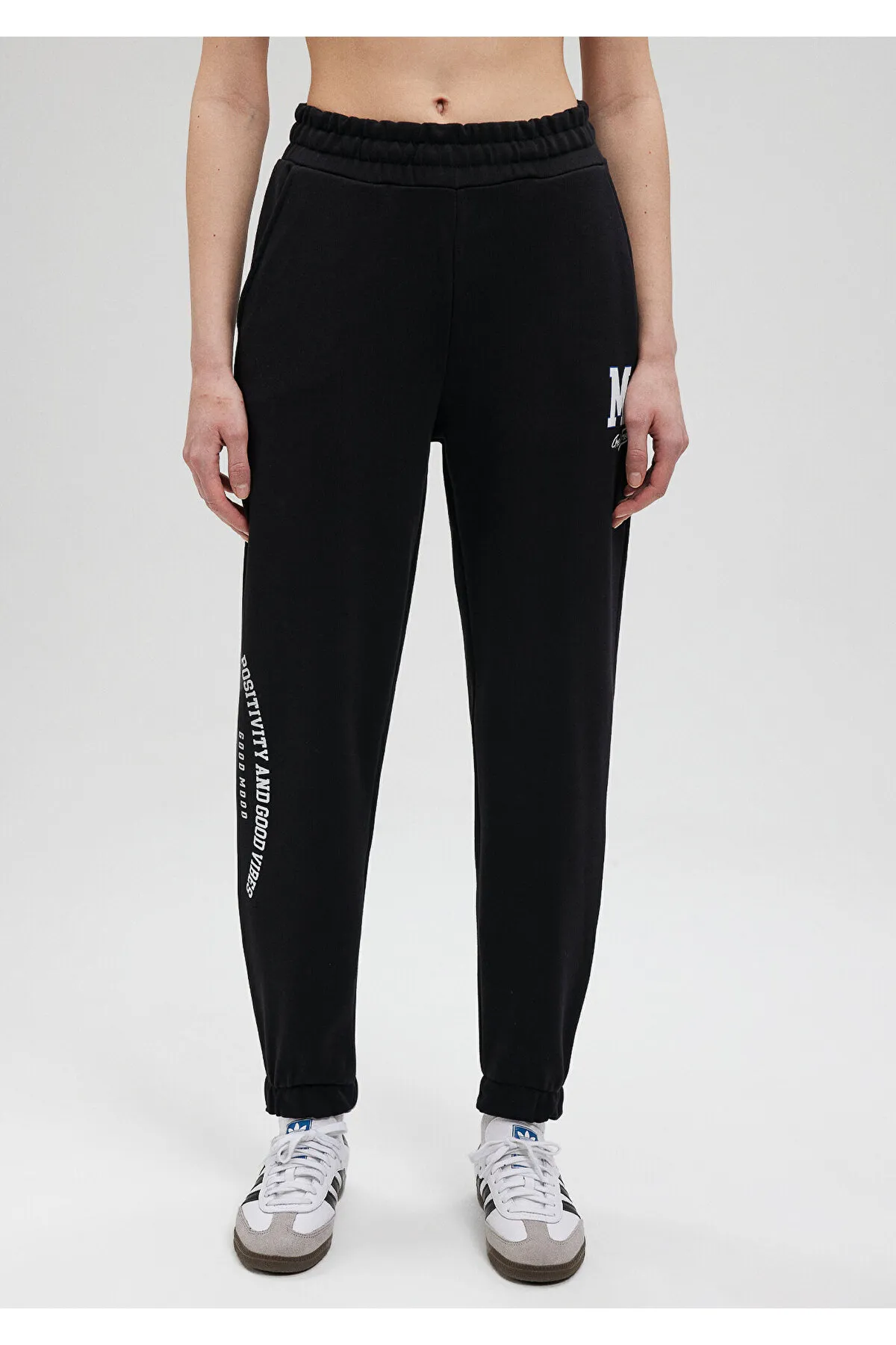 Mavi  Schwarze Jogginghose mit Logo-Print1010759-900