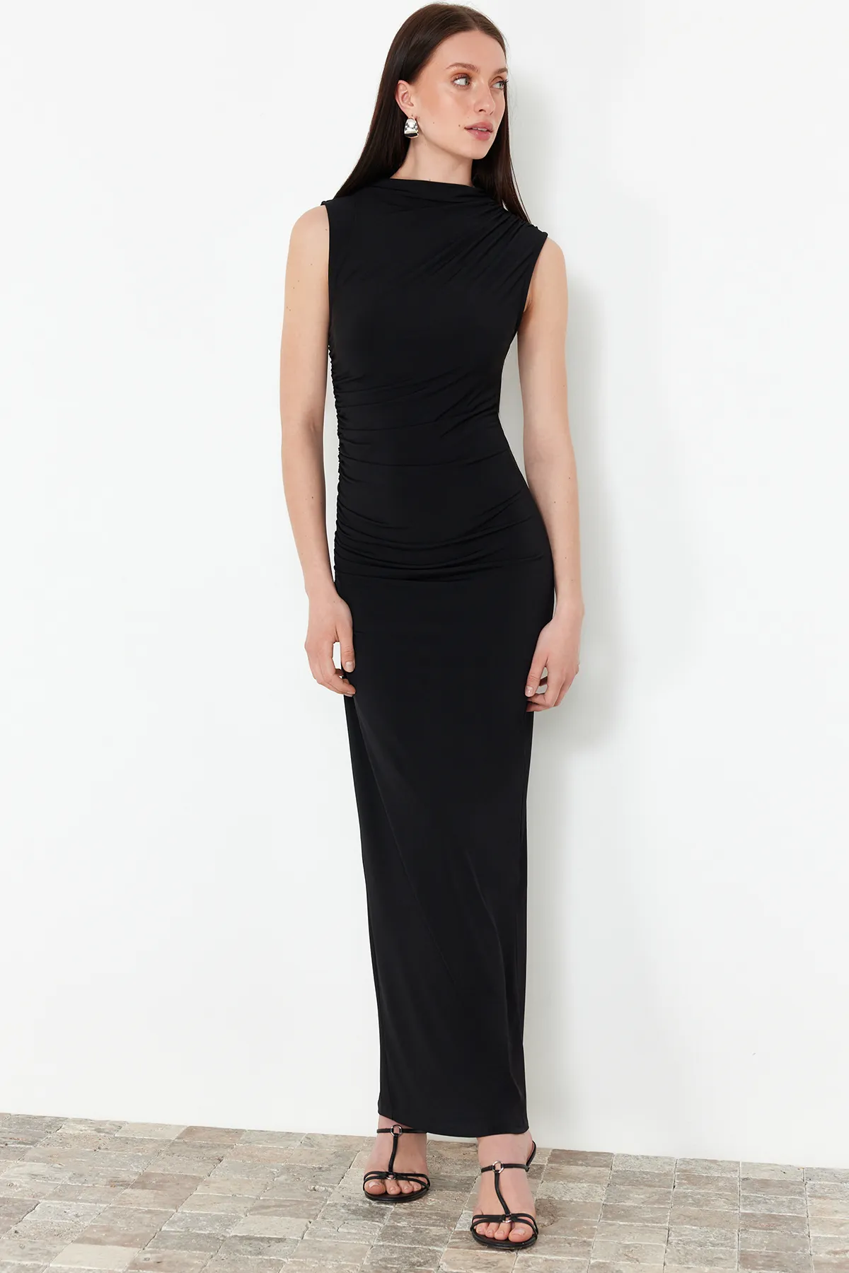 Trendyol Collection  Schwarzes drapiertes tailliertes/tailliertes Stehkragen-Ärmelloses dehnbares Strick-Maxi-Bleistiftkleid TWOSS24EL00830