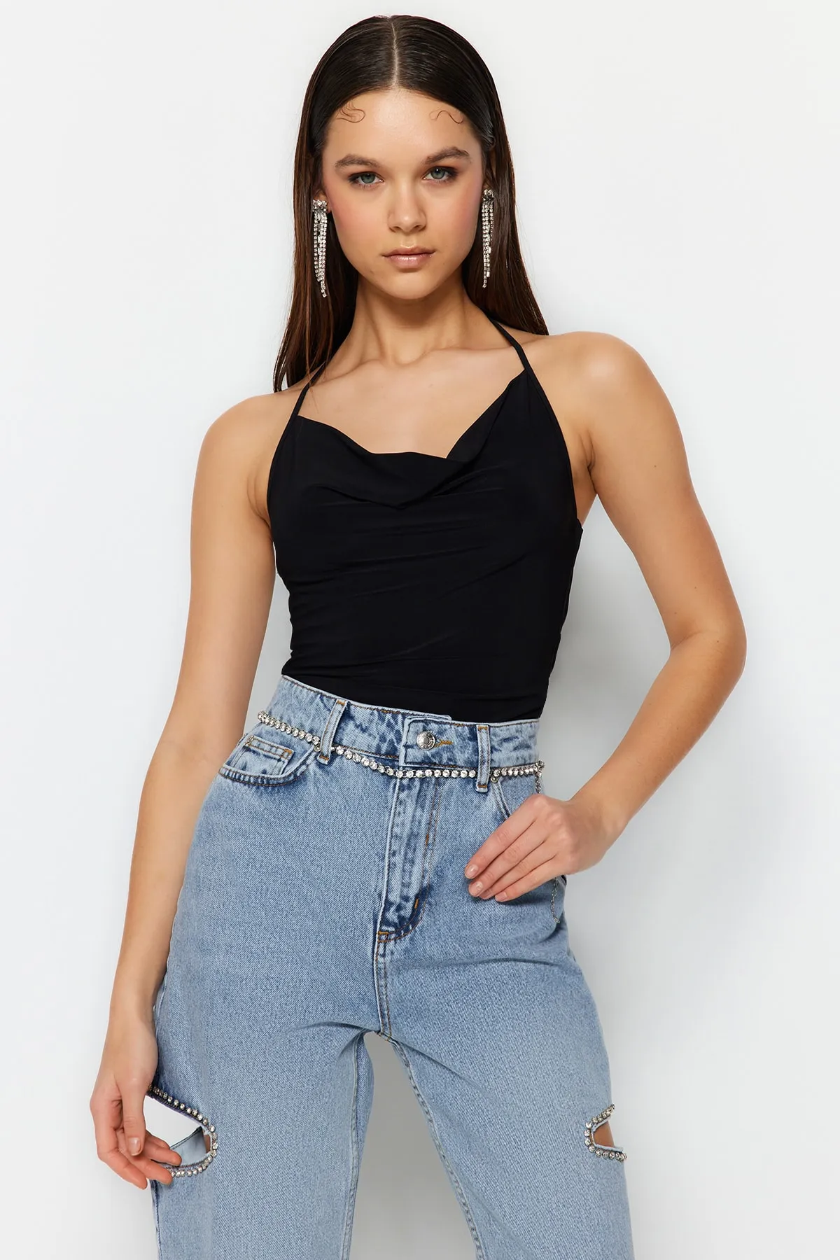 Trendyol Collection  Schwarzer Strickbody mit Degaje-Kragen TPRSS23BD00050