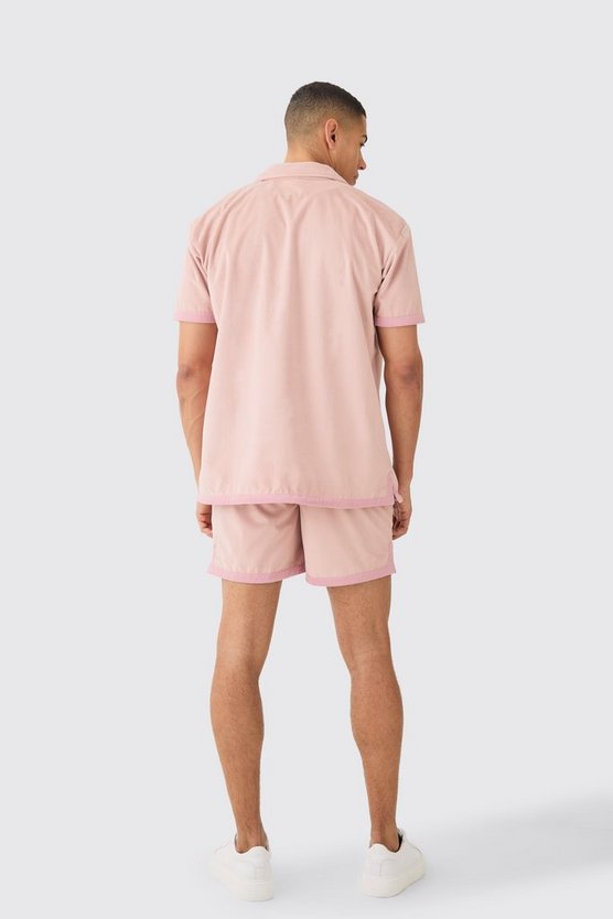 Oversize Wildleder-Hemd und Shorts