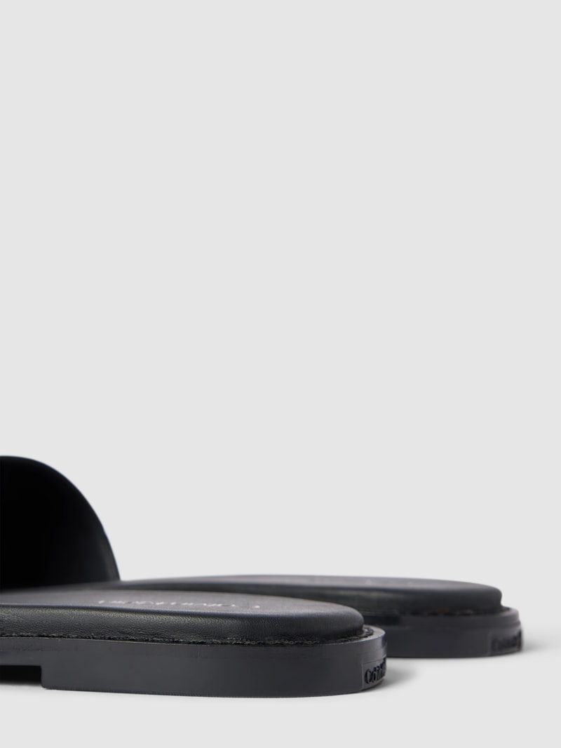 Slides mit Label-Details Modell 'SQUARED' in schwarz