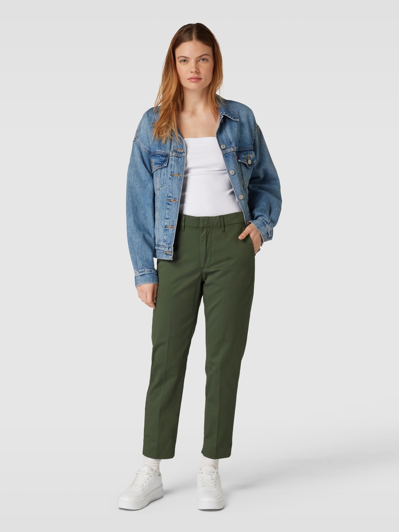Chino mit französischen Eingrifftaschen in olivgrün