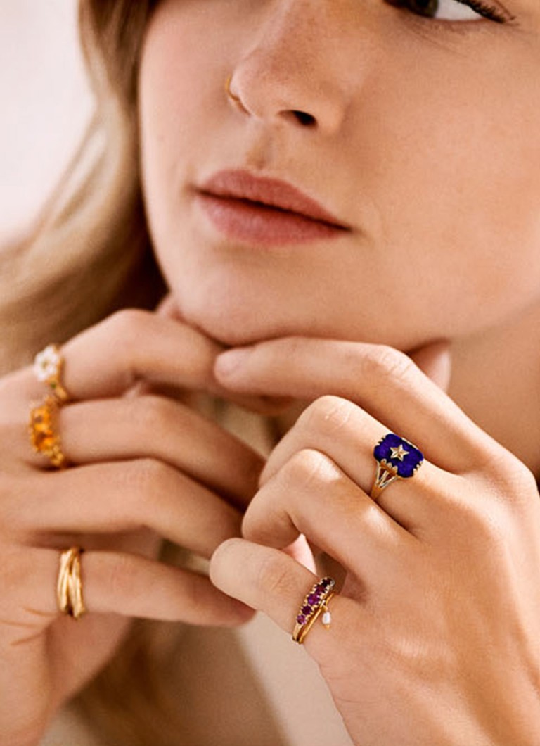 Anna + Nina Anna ring of 14 carat yellow gold with amethyst