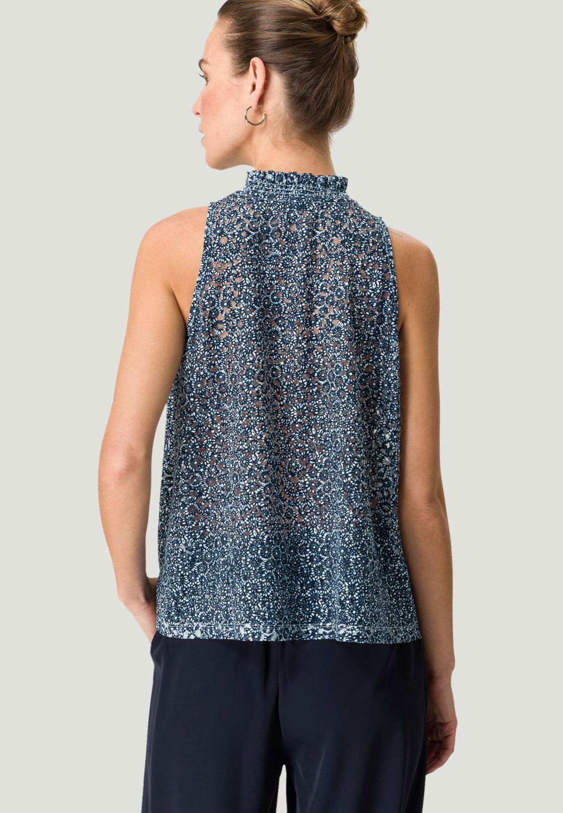 Shirt mit gerafftem Stehkragen