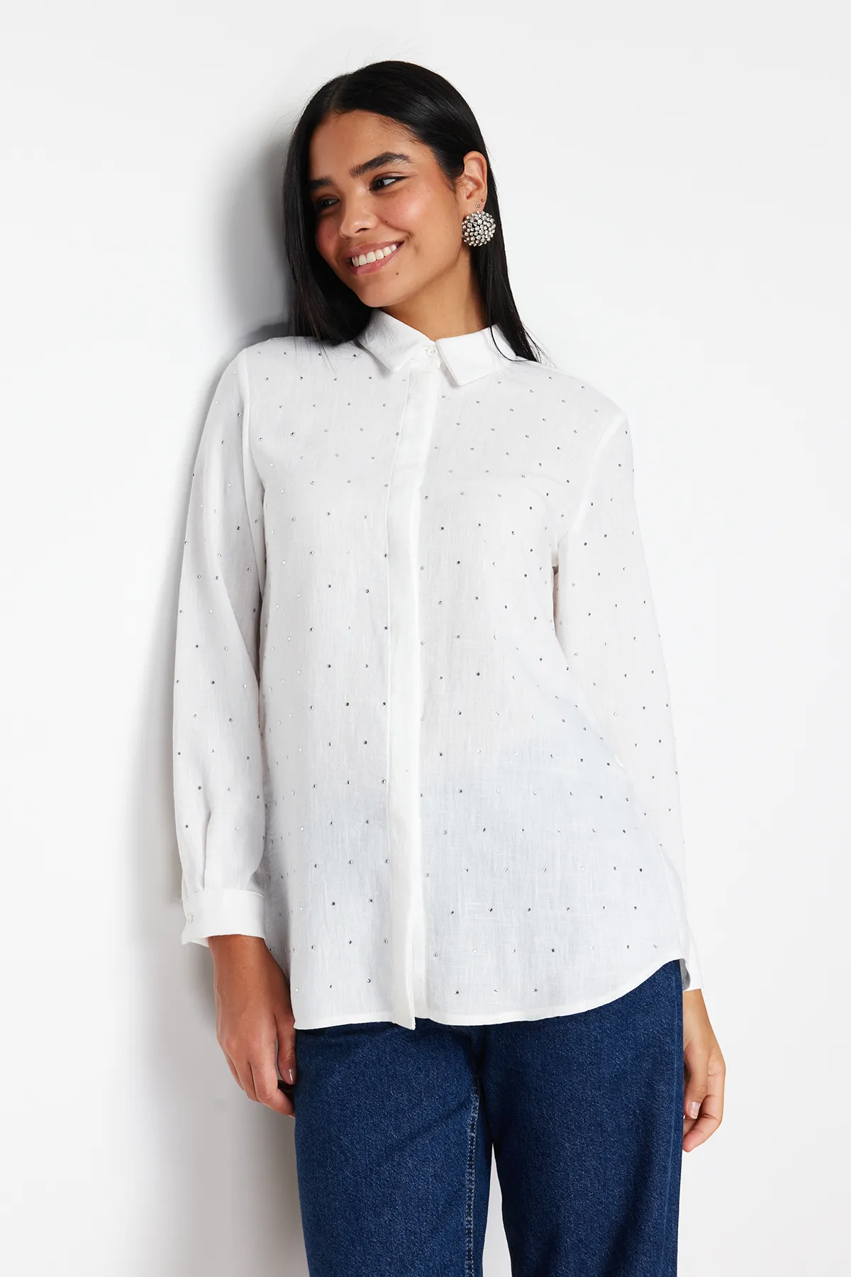 Trendyol Modest  Weißes, gesteinigtes, elegantes Webhemd TCTSS24TG00040
