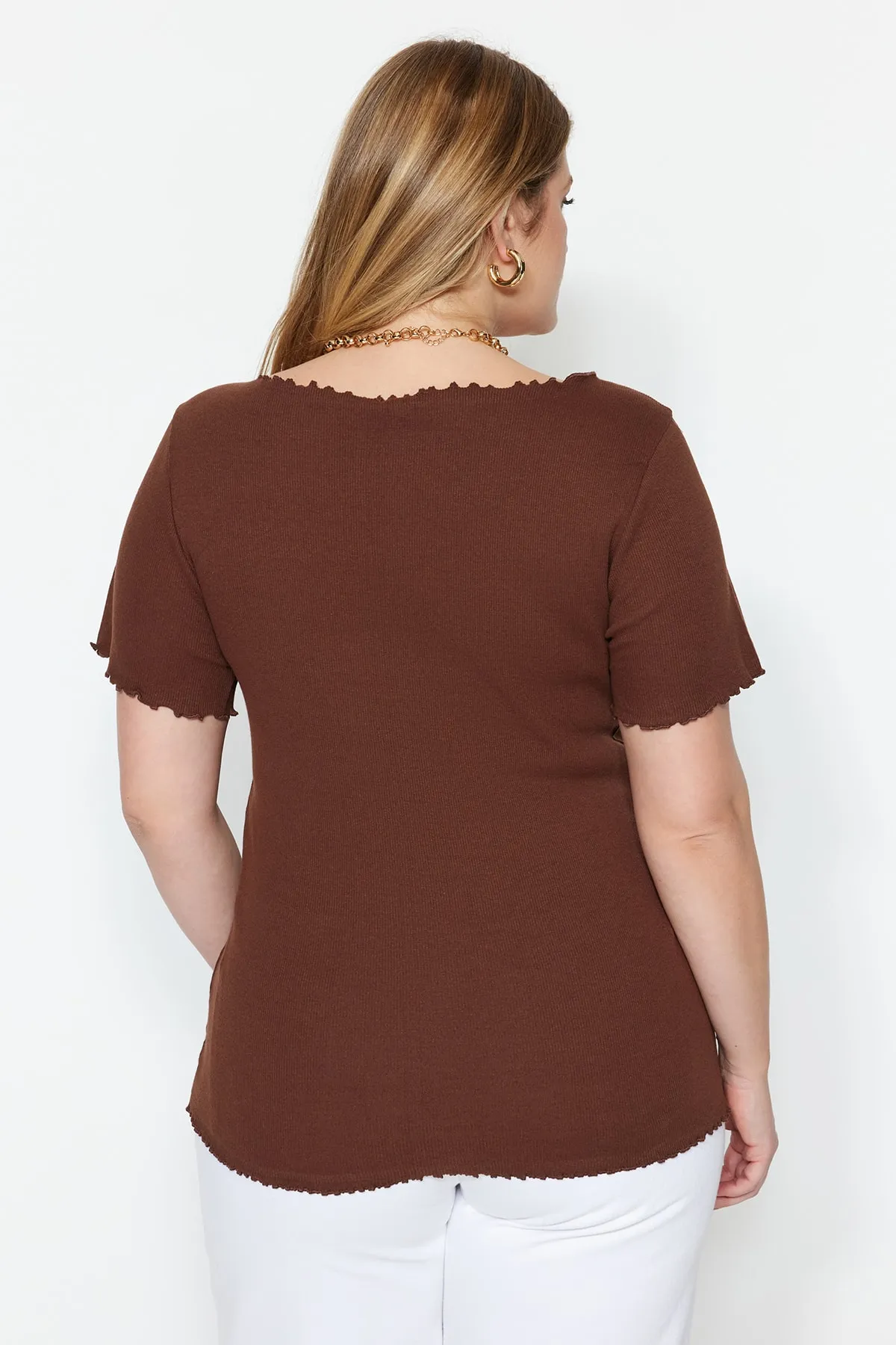 Trendyol Curve  Braunes, schnurgebundenes Strick-T-Shirt mit U-Ausschnitt TBBSS23BF00010