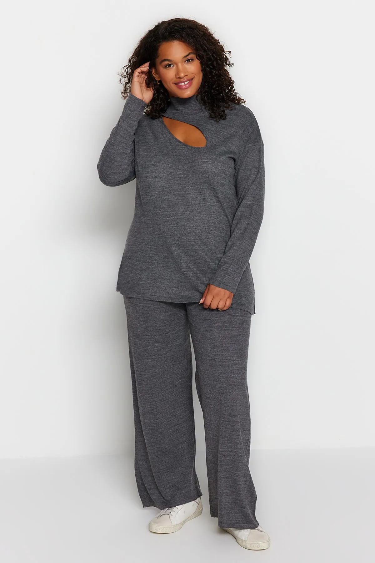 Trendyol Curve  Anthrazitfarbenes Strickoberteil- und -unterteil-Set mit Cut-Outs TBBAW23CP00027