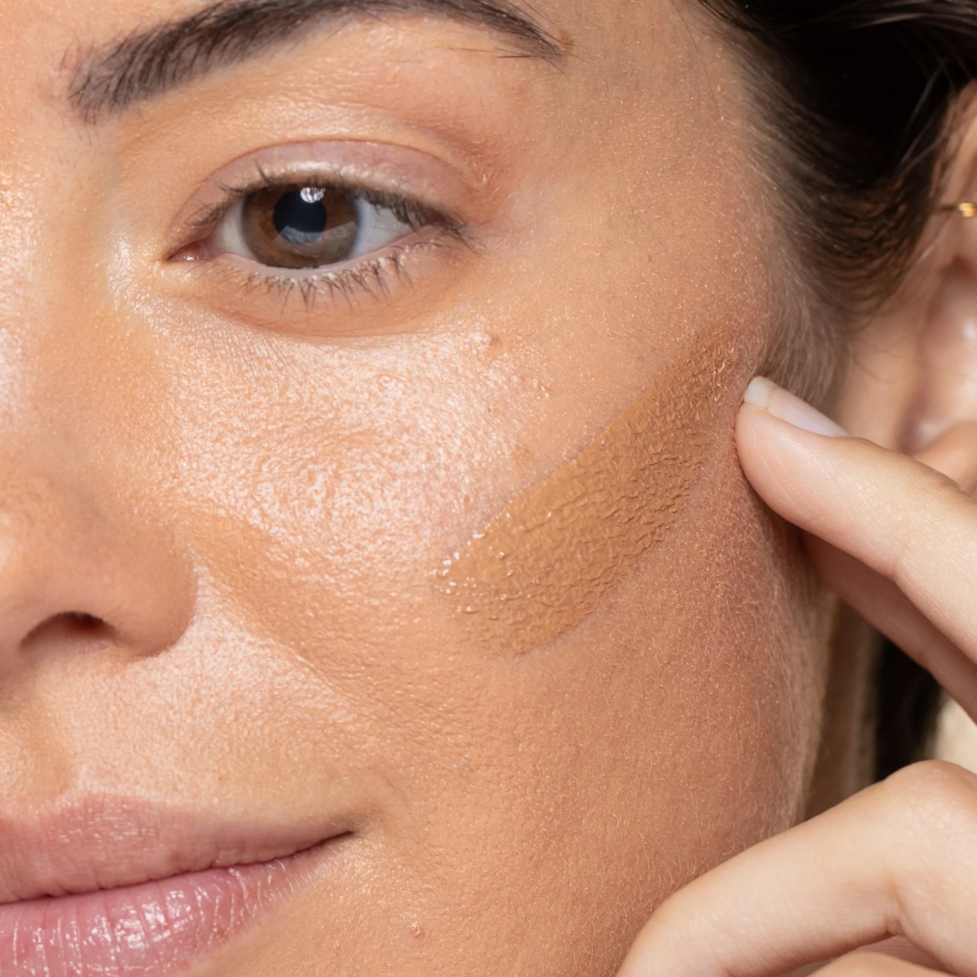 Incarnato Glow Skin Serum Foundation - Flytende foundation
