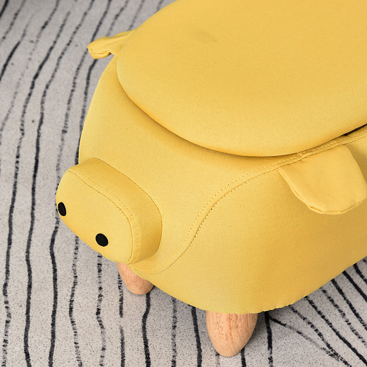 Kinderhocker in Schweinchenform