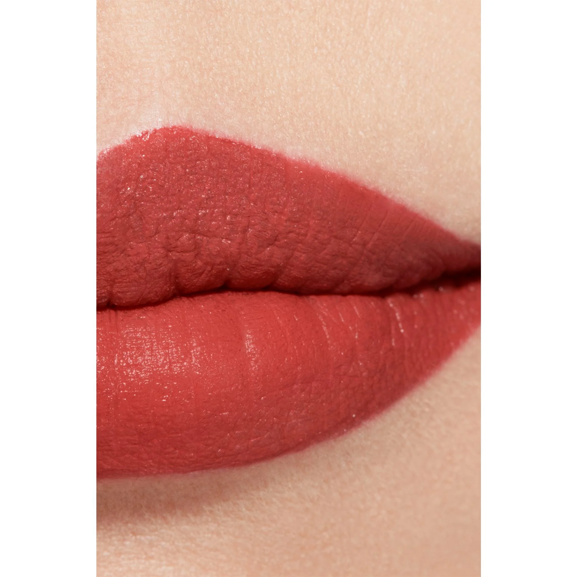 ROUGE ALLURE VELVET - EL LABIAL LUMINOSO Y TERCIOPELOSO