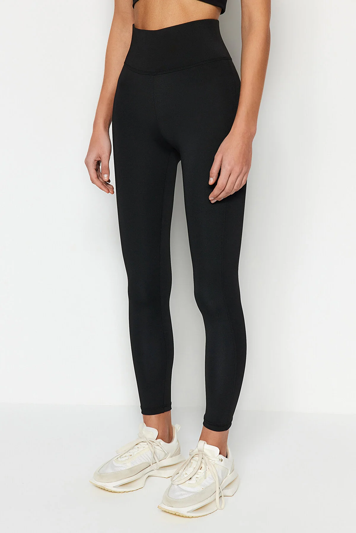 Trendyol Collection  Schwarze gestrickte Sportstrumpfhose mit breiter Taille und extra Erholung in voller Länge TWOAW21TA0029