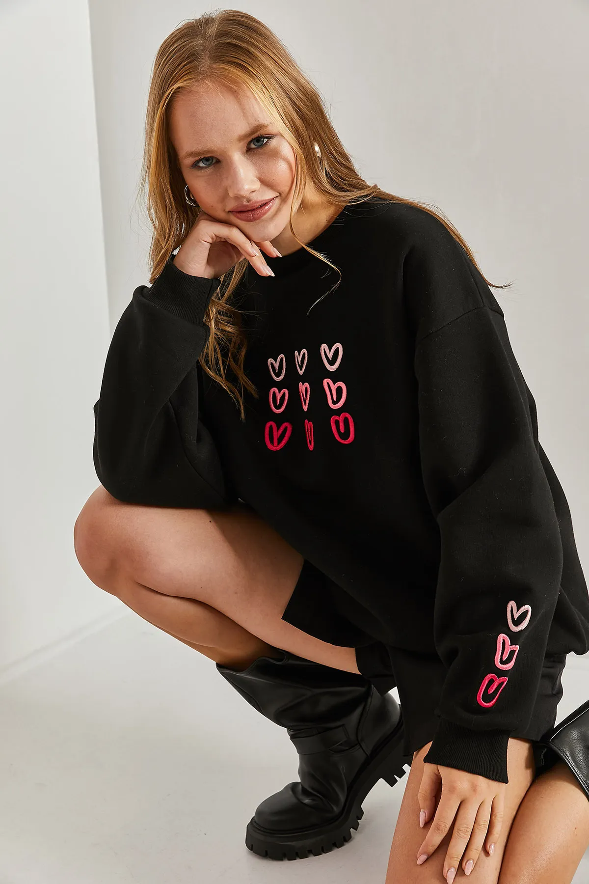 Bianco Lucci  Damen-Sweatshirt mit dreifädigem Raised Heart-Print