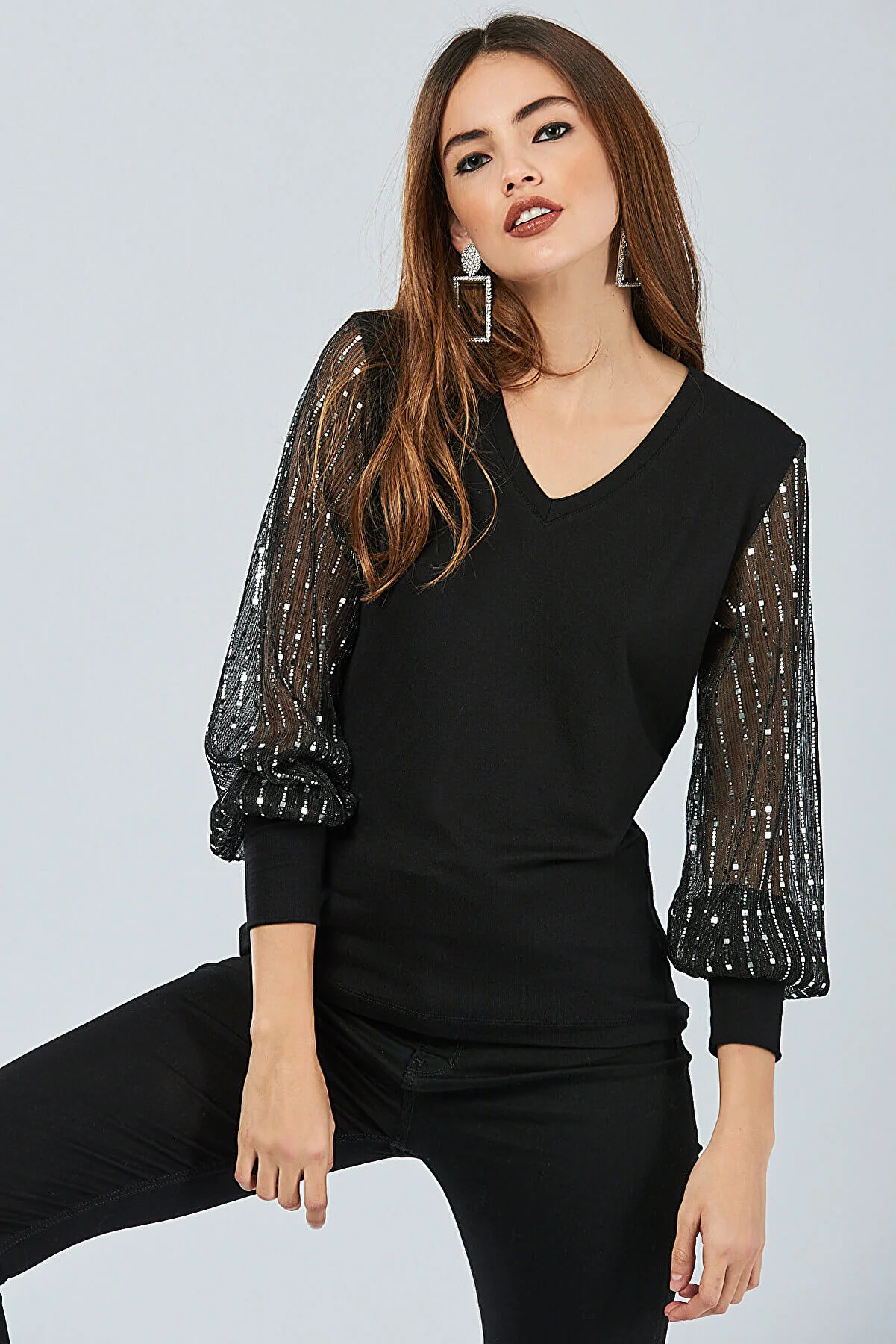 Cool & Sexy  Damenbluse mit schwarzen Ärmeln und Pailletten, BK5024