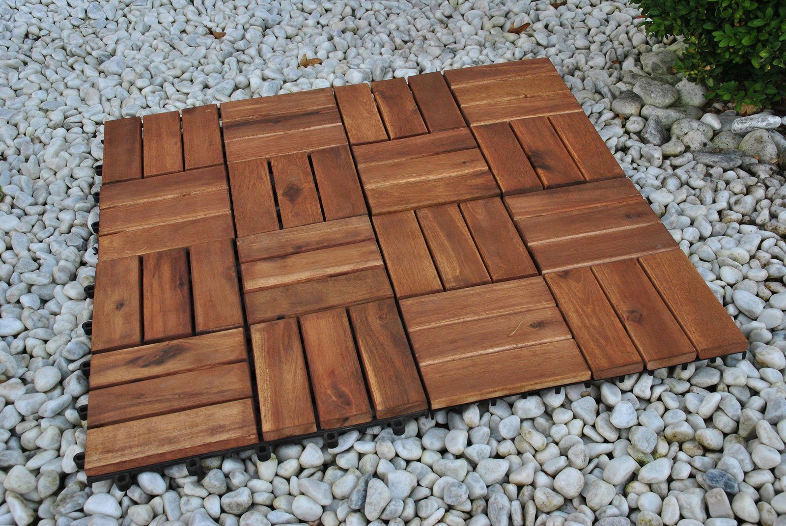Junado® Holzfliesen Uwe 02, 1 St., Holzfliese mit Drainagensystem, Stecksystem, einzeln oder im Set