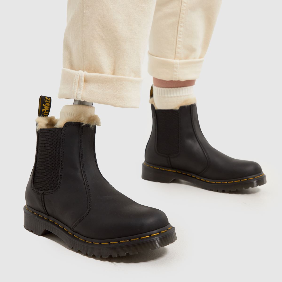 Dr Martens – 2976 Leonore – Svarta stövlar med pälsfoder