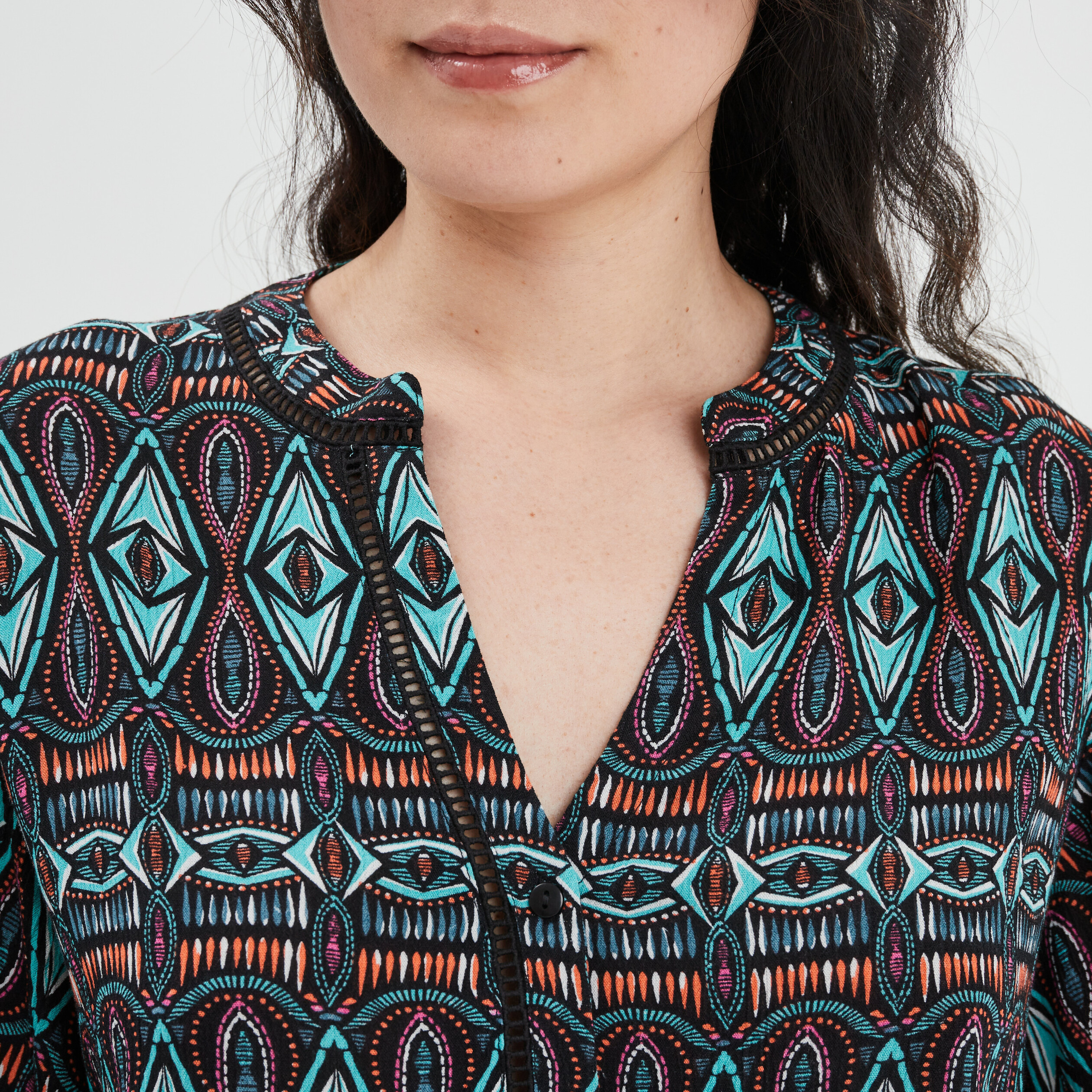 Chemise manches courtes col V noir femme | La Halle