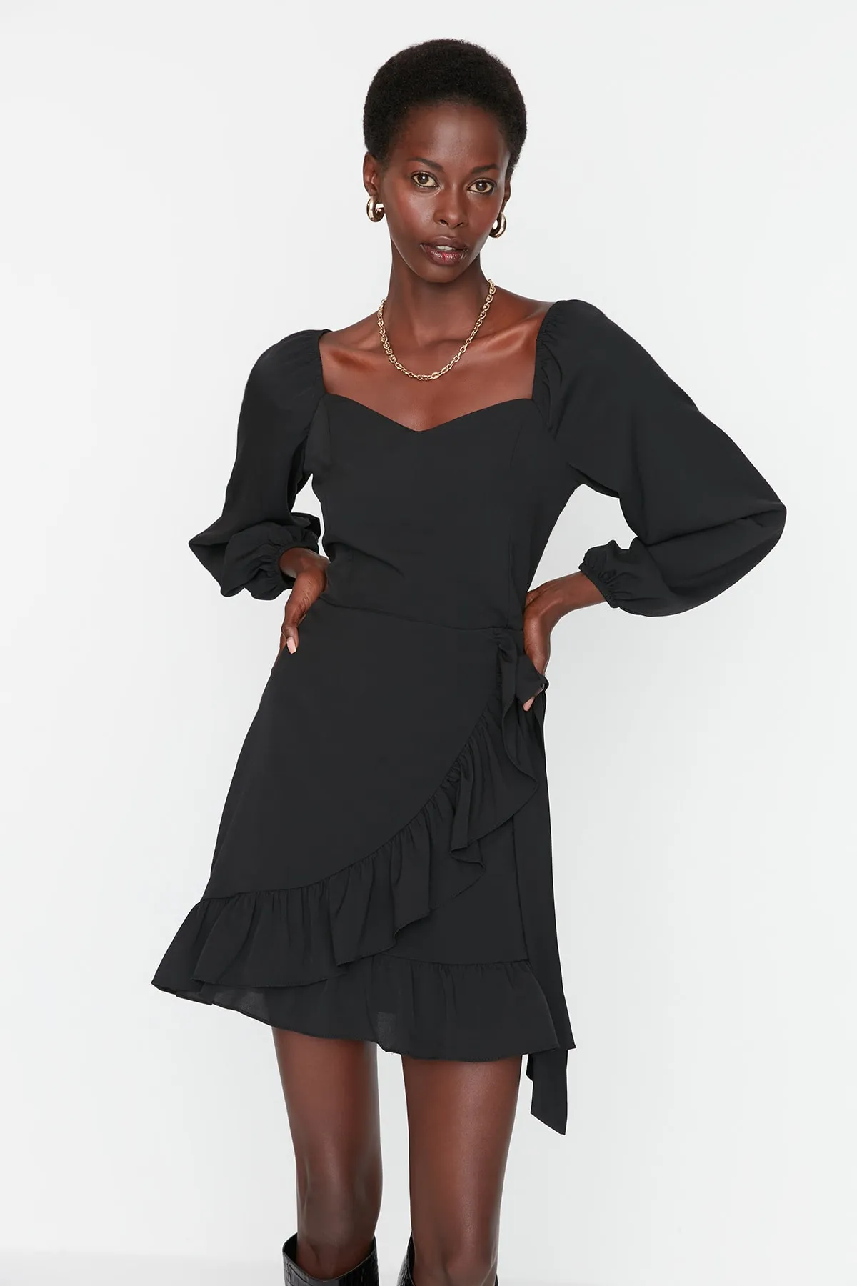 Trendyol Collection  Schwarzes Volant-Super-Mini-Webkleid TWOAW23EL00399