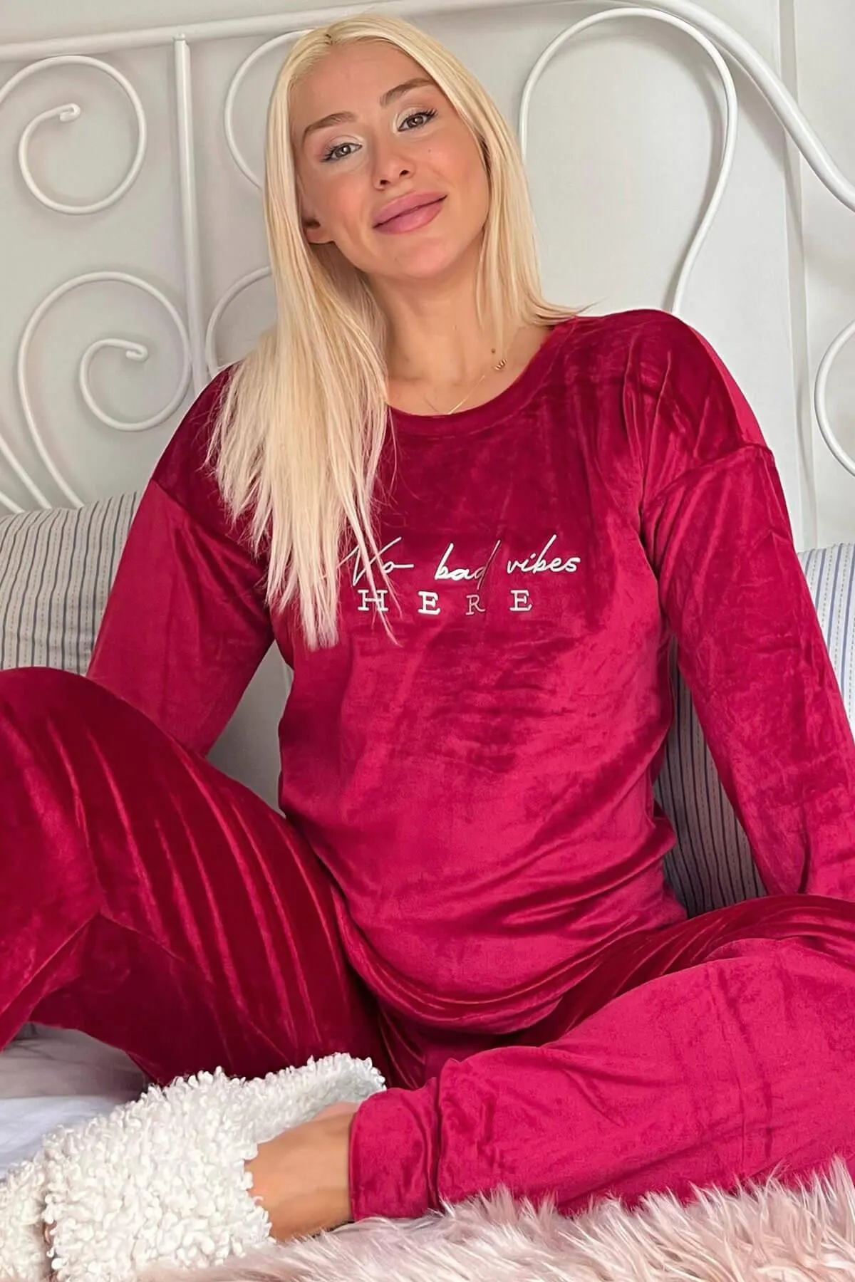 Pijamaevi  Burgundy Vibes gemustertes exklusives Samt-Pyjama-Set für Damen