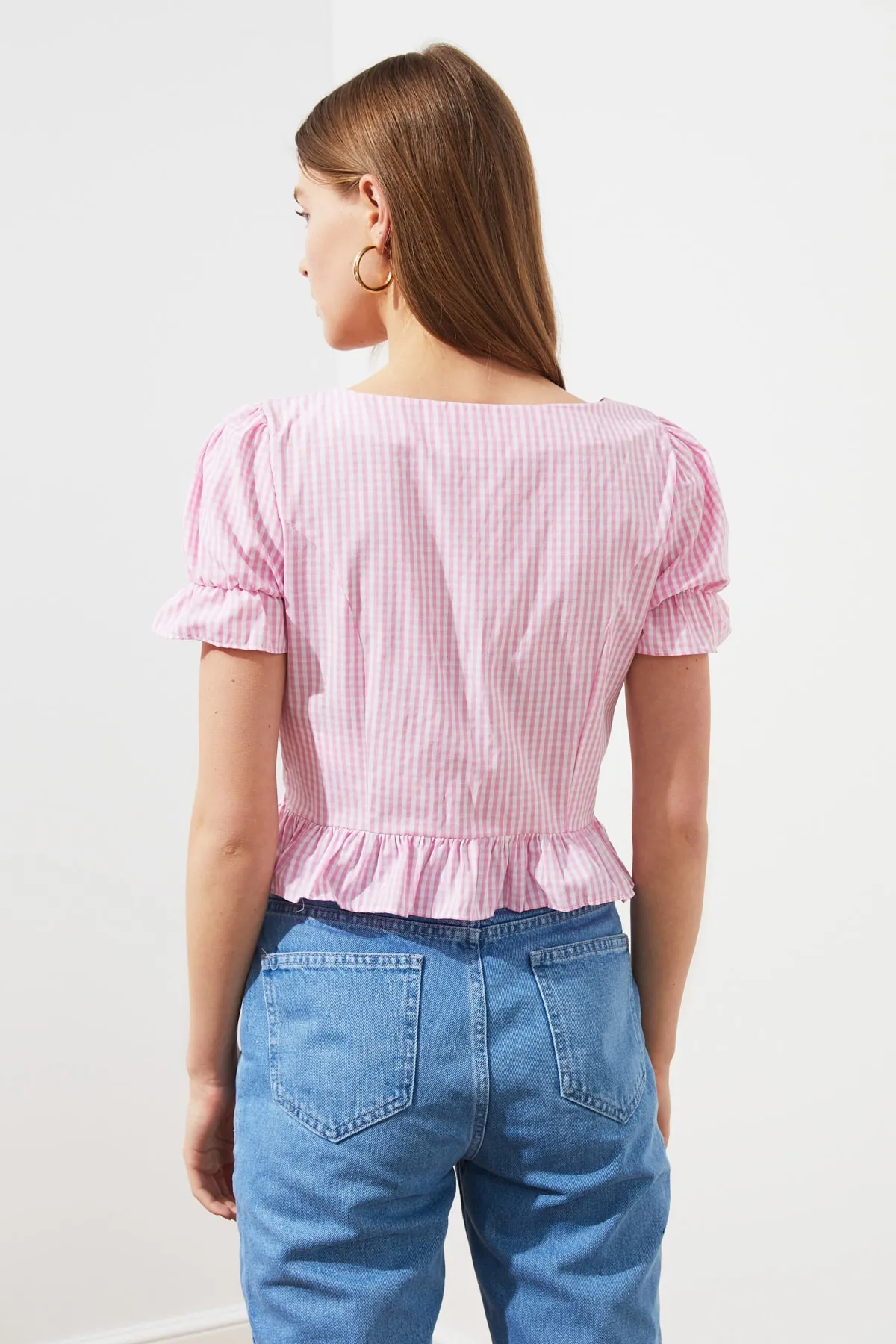 Trendyol Collection  Rosafarbene, gewebte, geknöpfte Gingham-Bluse mit quadratischem Ausschnitt TWOSS21BZ0820
