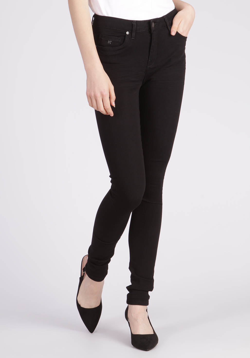 JENAA  Jean noir, coupe skinny, taille haute