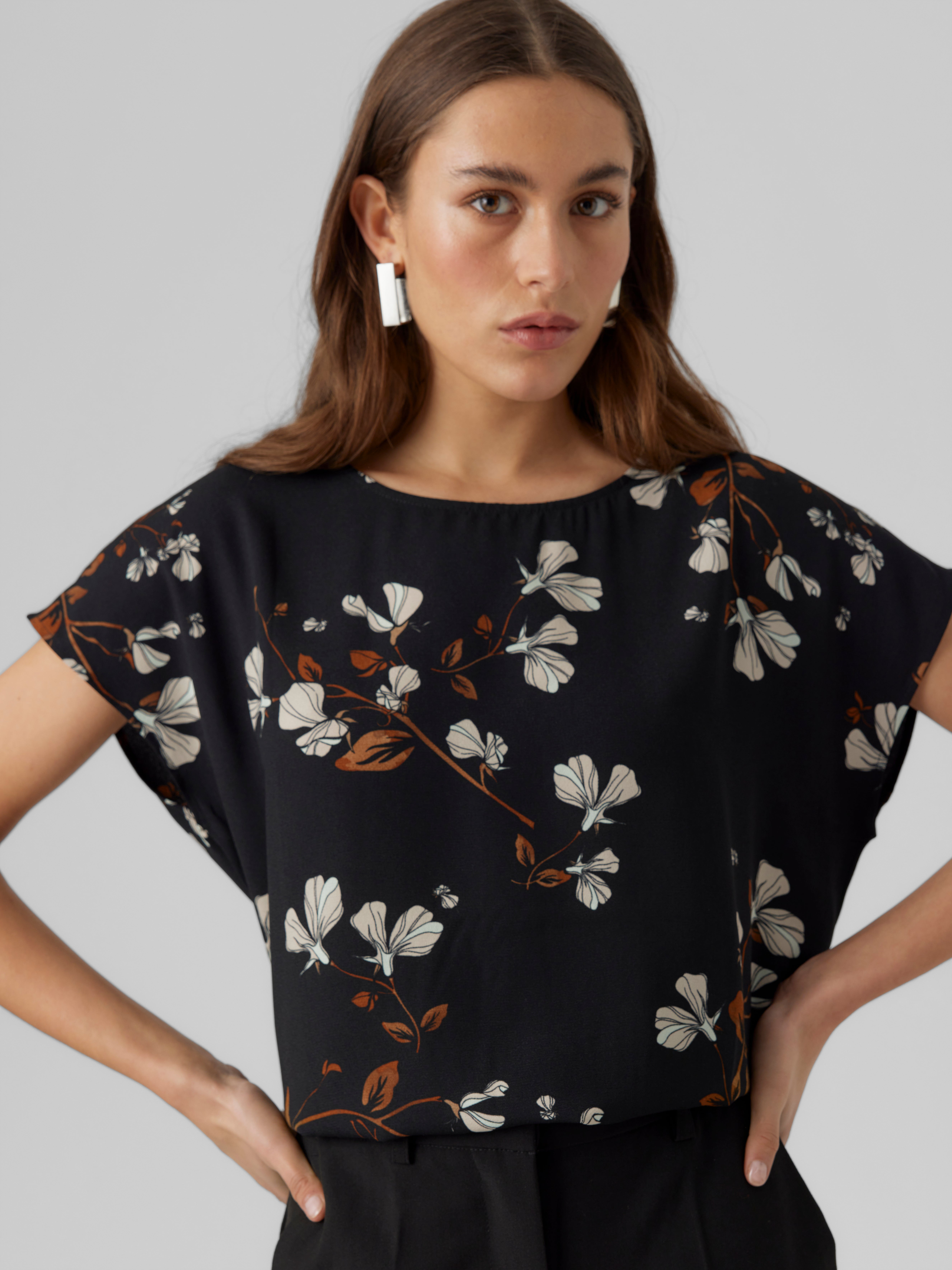 VMNEWHALLIE Top