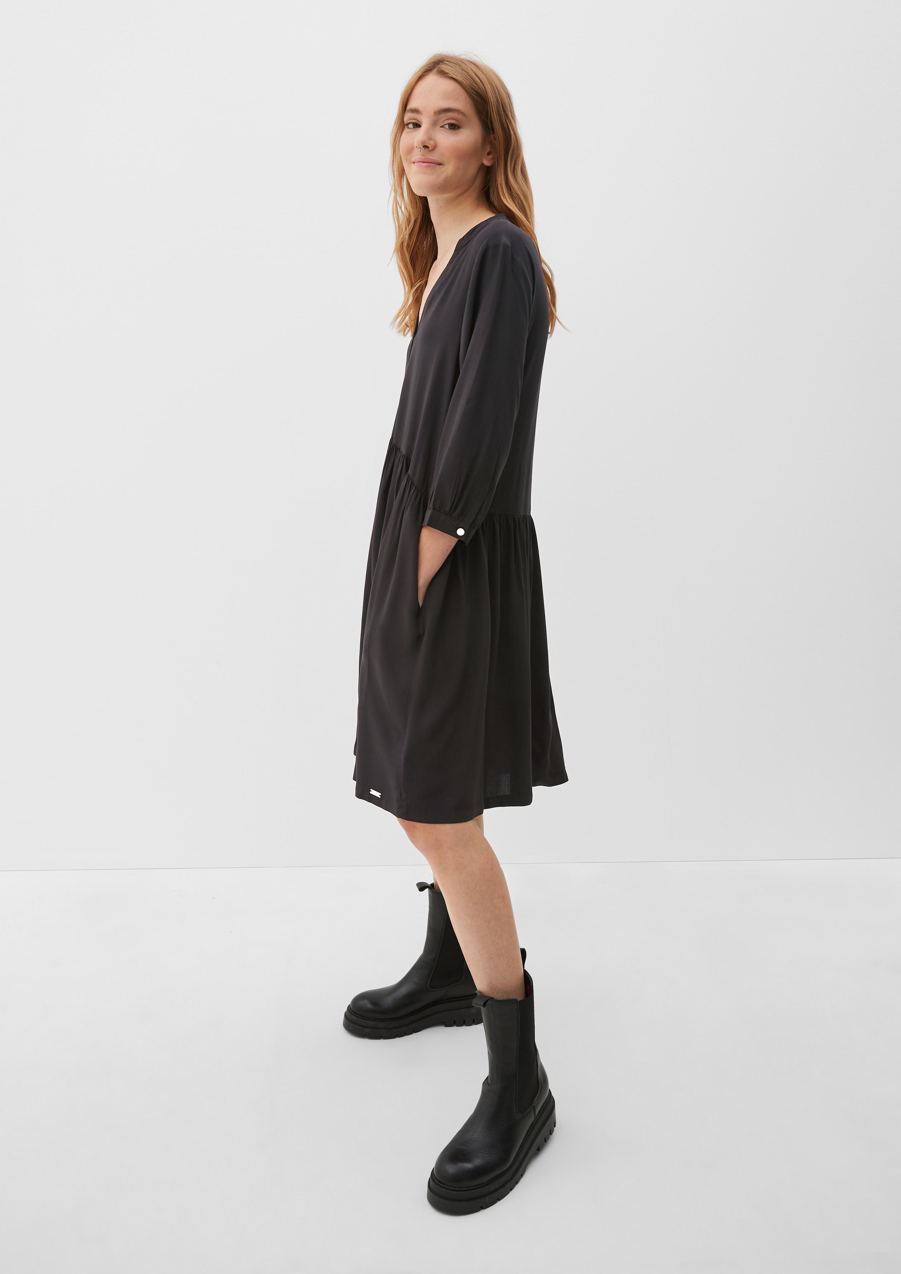 Viskose-Kleid mit modischer Raffung  2117900-9999