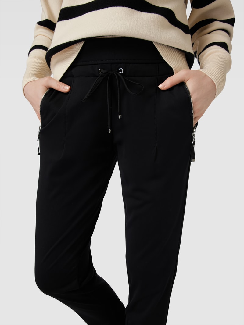 Jogpants mit seitlichen Reißverschlusstaschen Modell 'CANDY' in schwarz