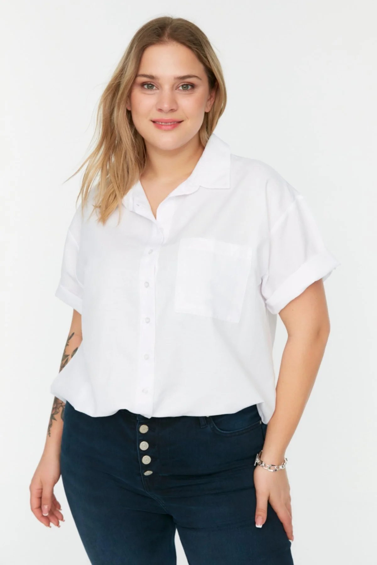 Trendyol Curve  Weißes Hemd mit Taschendetail