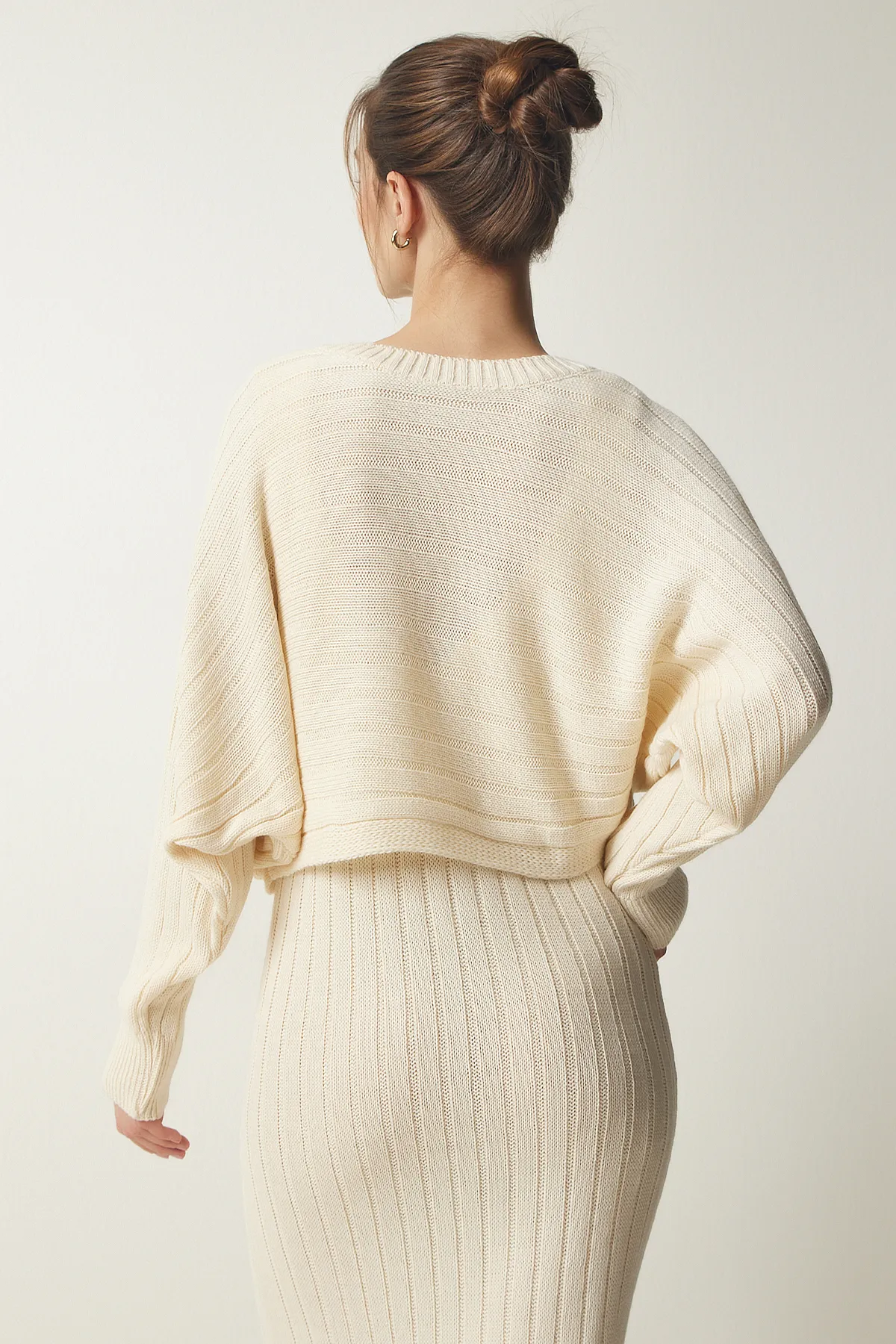 Happiness İstanbul  Cremefarbenes Sweatshirt-Kleidungsset aus Rippstrick für Damen CI00095
