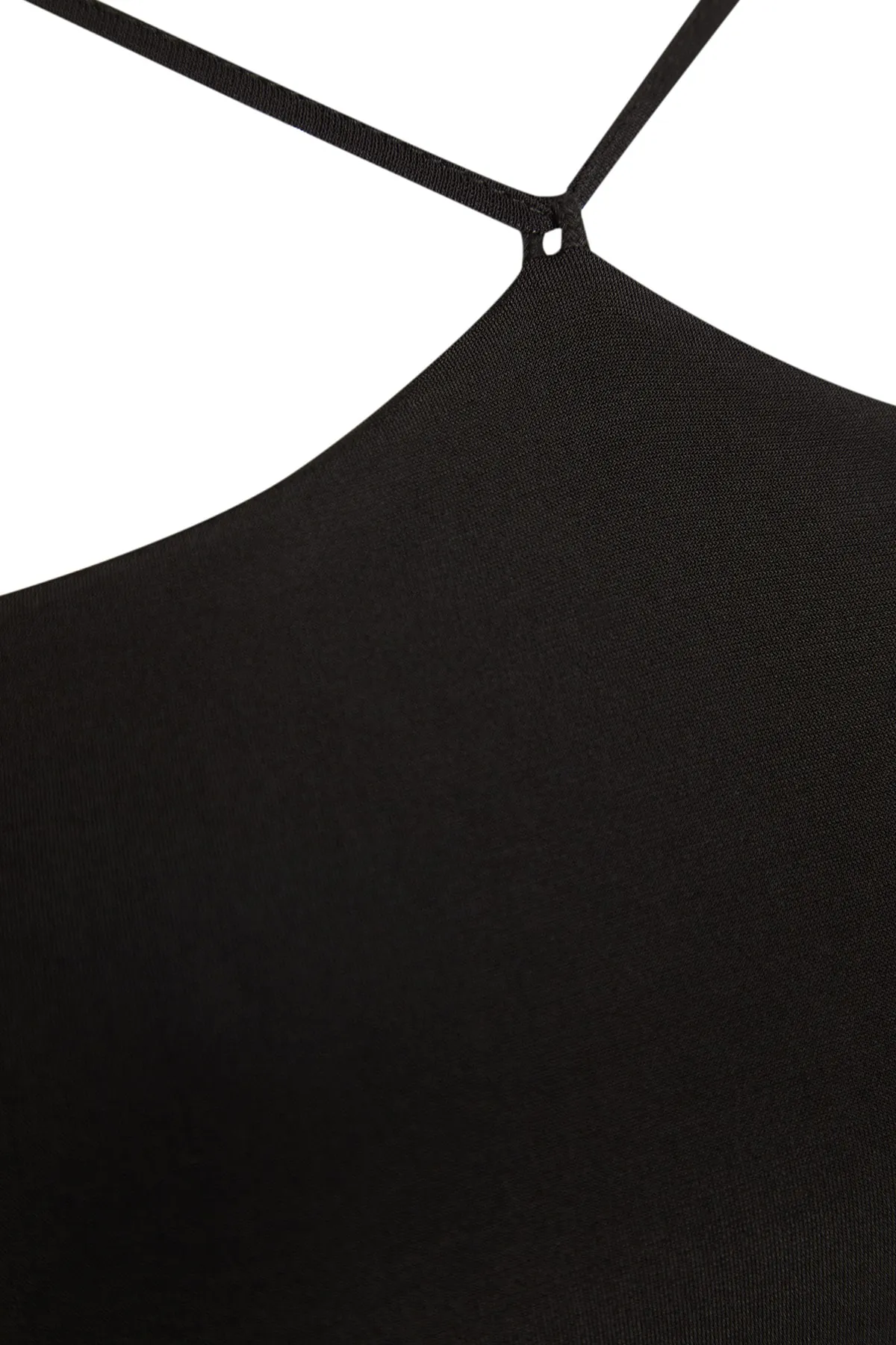 Trendyol Collection  Black Edition – Elegantes Abendkleid mit schwarzem Kragen und Details TPRAW23EL00315
