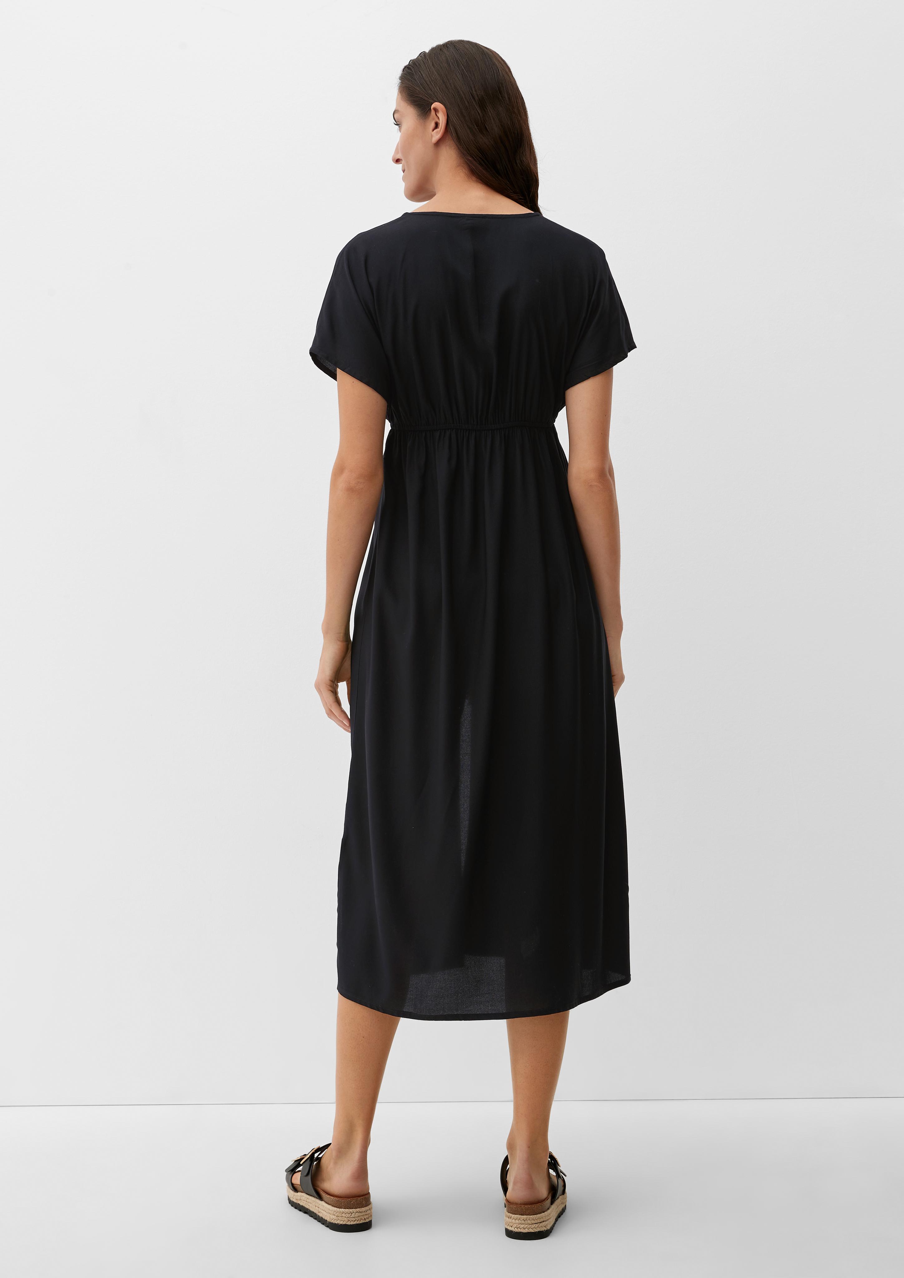 Fließendes Strandkleid mit Tunnelzug  6008131-9999