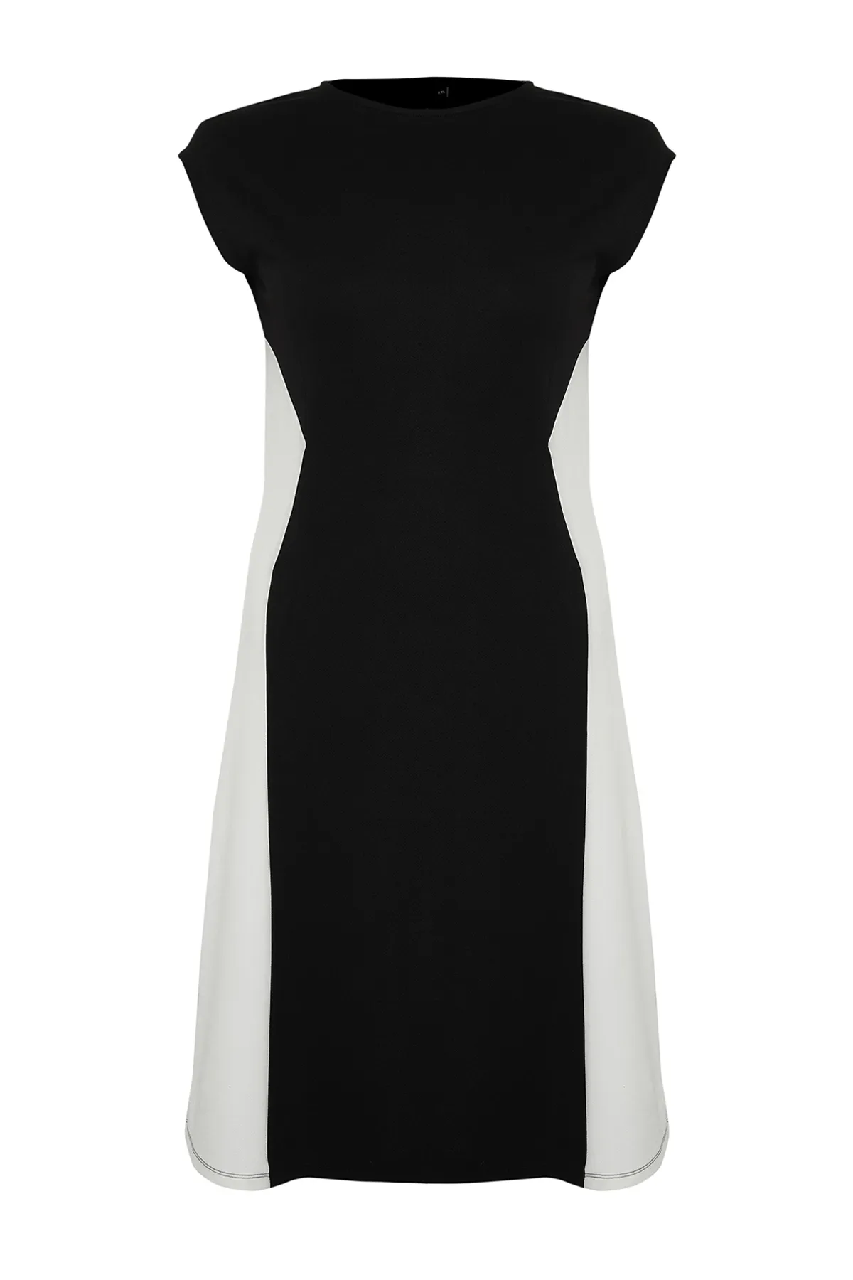 Trendyol Curve  Schwarz-weißes, farbblockiertes Midi-Strickkleid TBSSS24AH00143