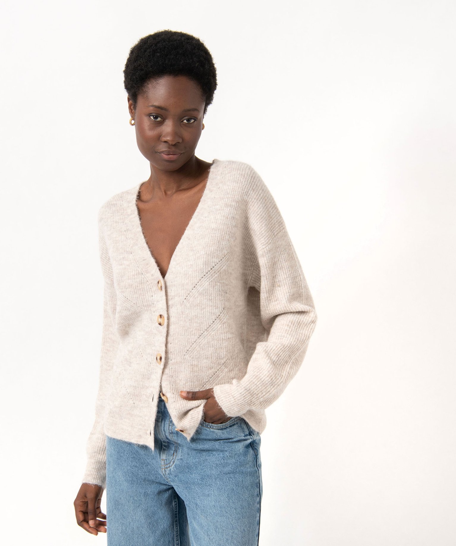 Gilet à col V en maille douillette avec gros boutons femme ecru | GEMO