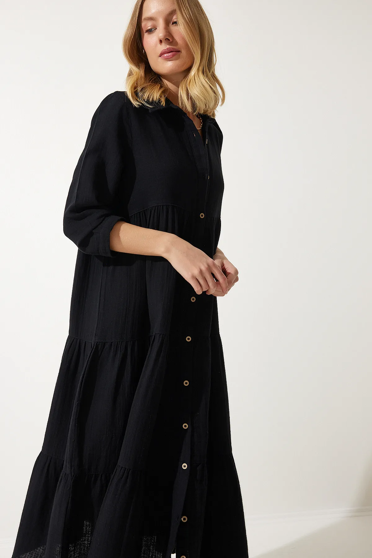 Happiness İstanbul  Schwarzes, ausgestelltes Hemdkleid aus Musselin für Damen SA00024