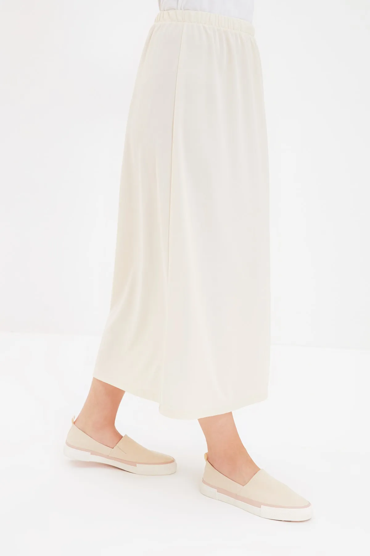 Trendyol Modest  Hautfarbener Rock mit Strickfutter TCTAW22EE0018