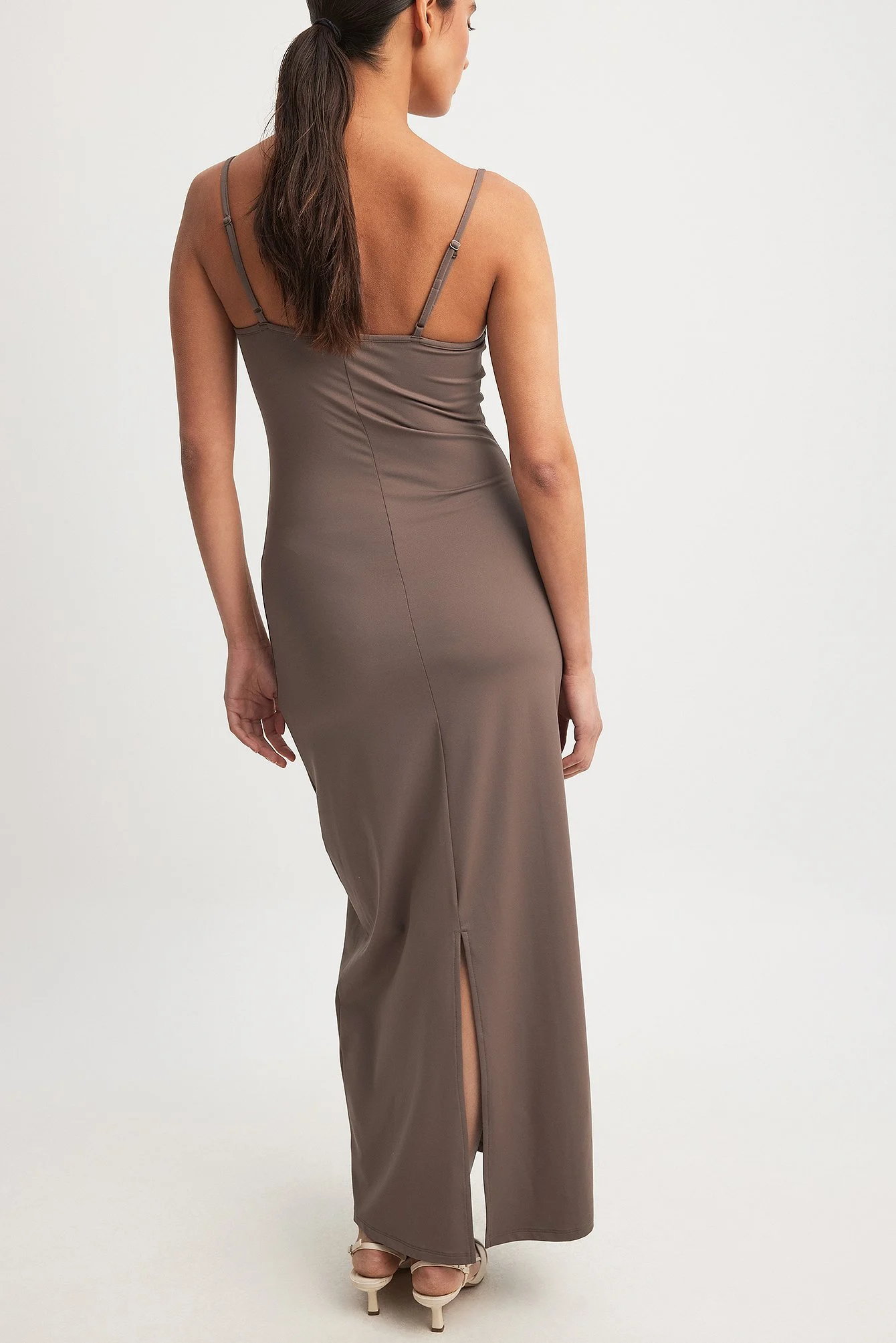 Eng anliegendes Maxi-Slipkleid