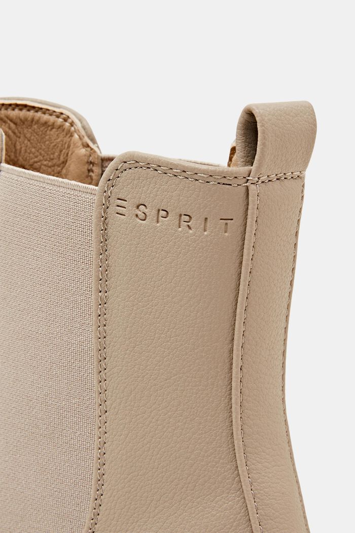 Grobe Boots in Lederoptik