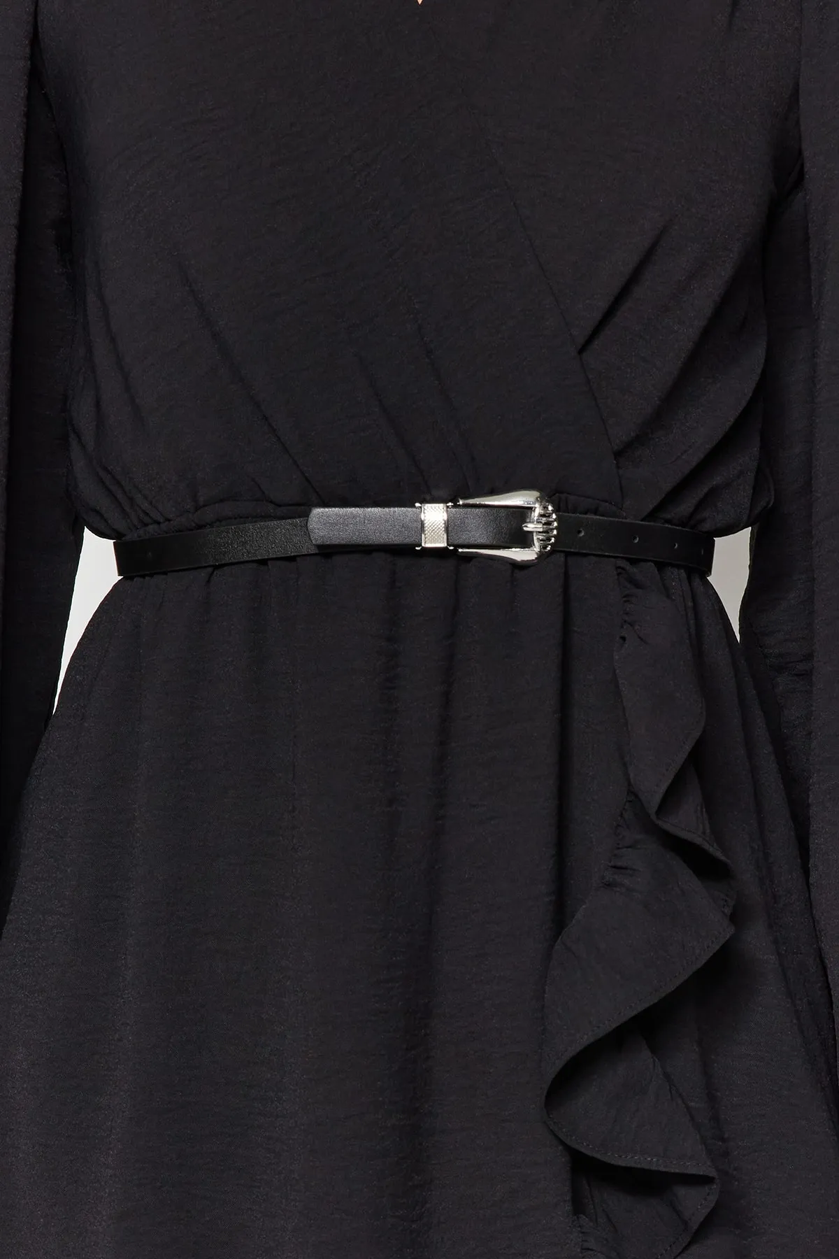 Trendyol Collection  Schwarzes gewebtes Minikleid mit zweireihigem Rock und Rüschen TWOAW24EL00249