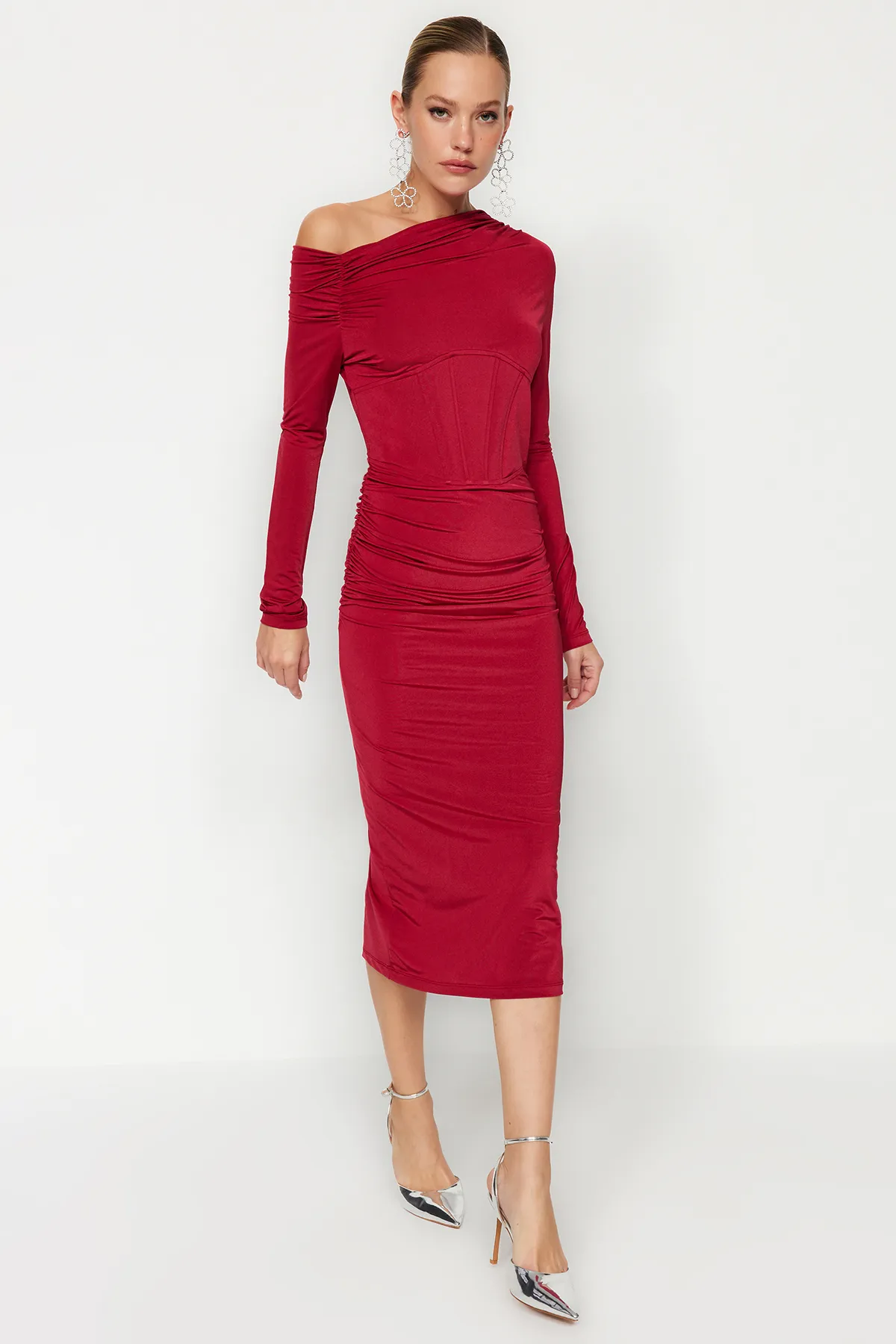 Trendyol Collection  Burgunderfarbenes, tailliertes, gestricktes Korsett mit detailliertem, elegantem Abendkleid TPRAW24EL00053