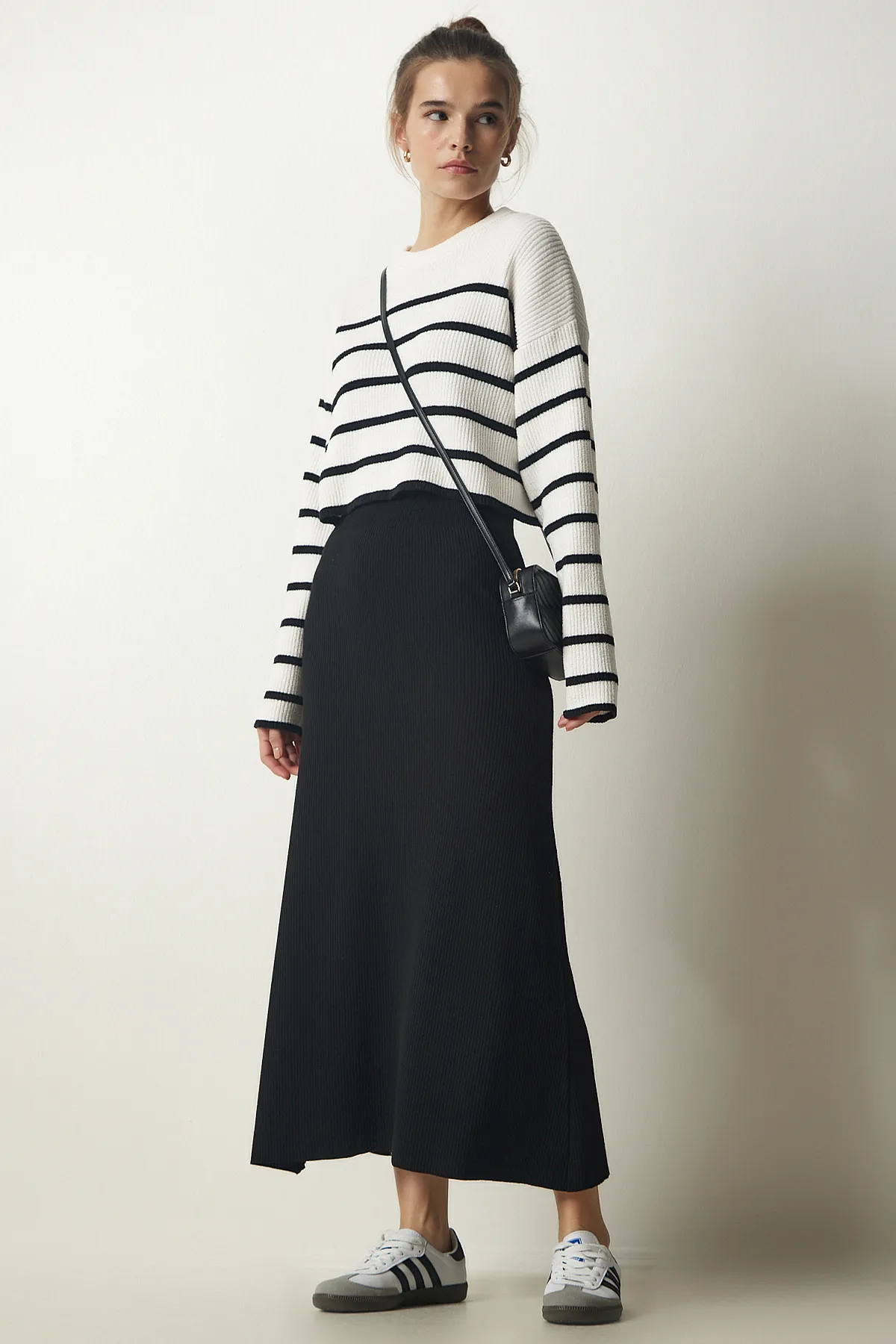 Happiness İstanbul  Schwarzer Strickrock aus Kordel für Damen PN00082