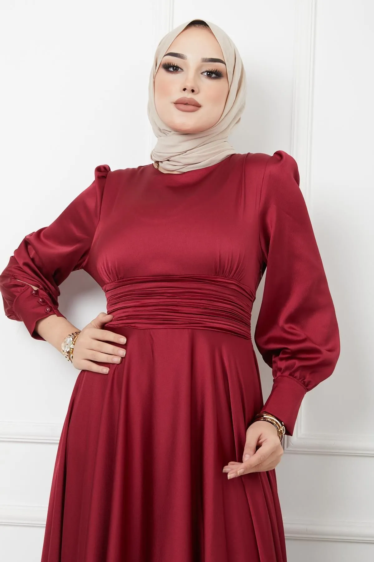 Olcay  Abendkleid mit Taillenfalten und Gürtel, CLARET 1595
