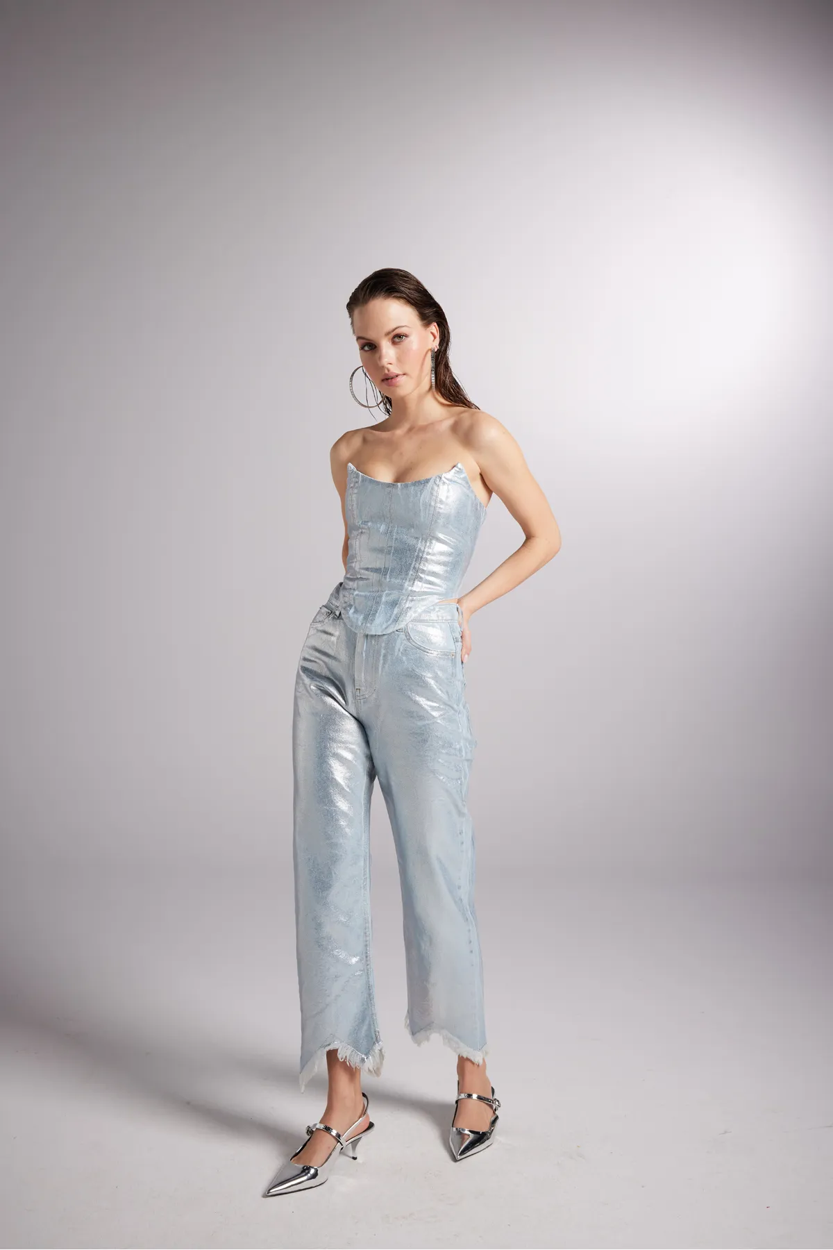 HOLLY LOLLY  Maßgeschneiderte, glänzend beschichtete, glänzende Jeanshose in Blau